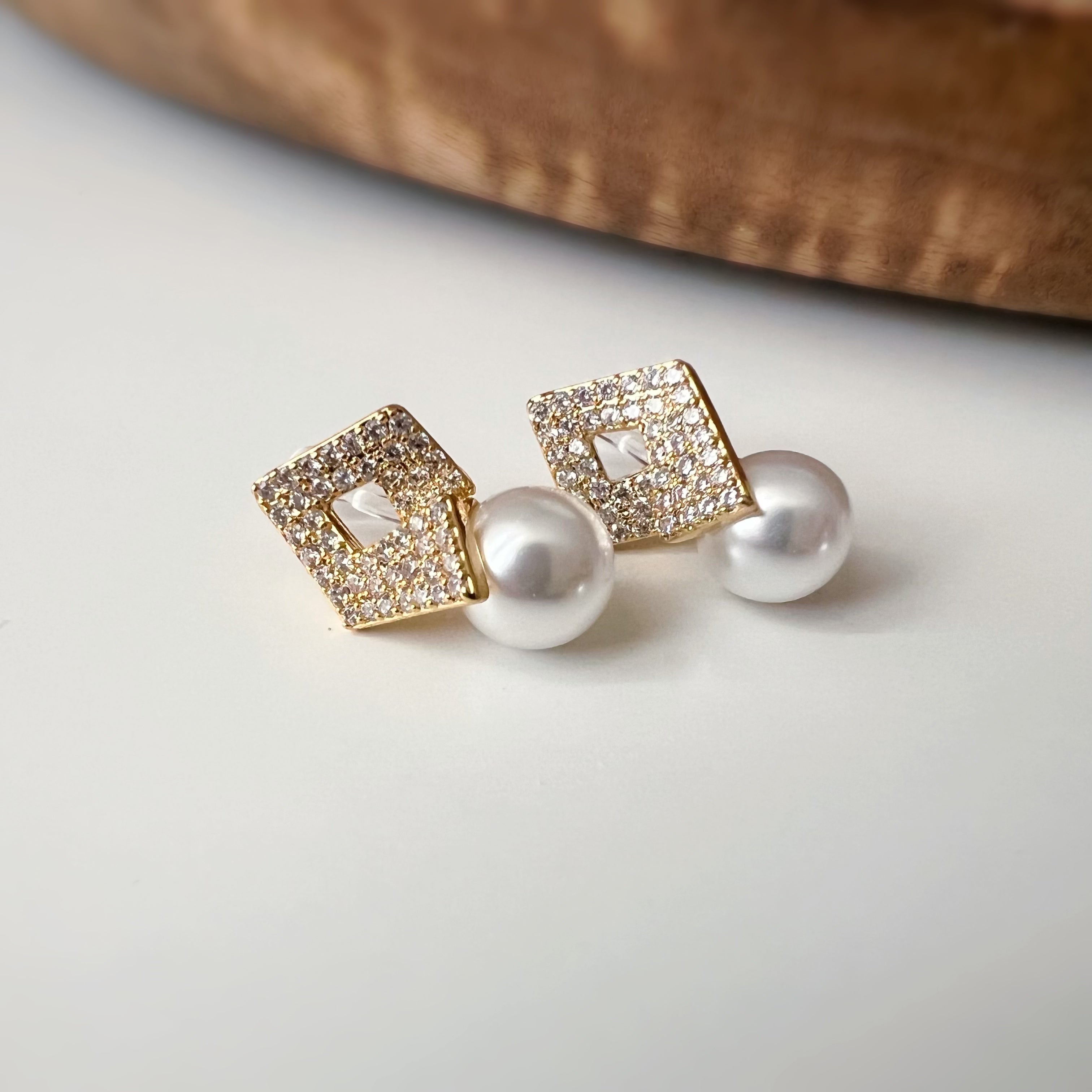 Clips d'oreilles Carré scintillant & perle élégante
