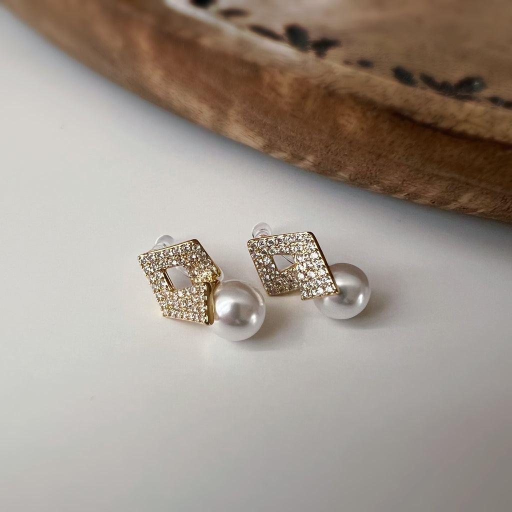Clips d'oreilles Carré scintillant & perle élégante