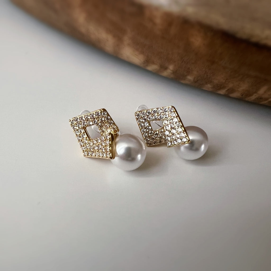 Clips d'oreilles Carré scintillant & perle élégante