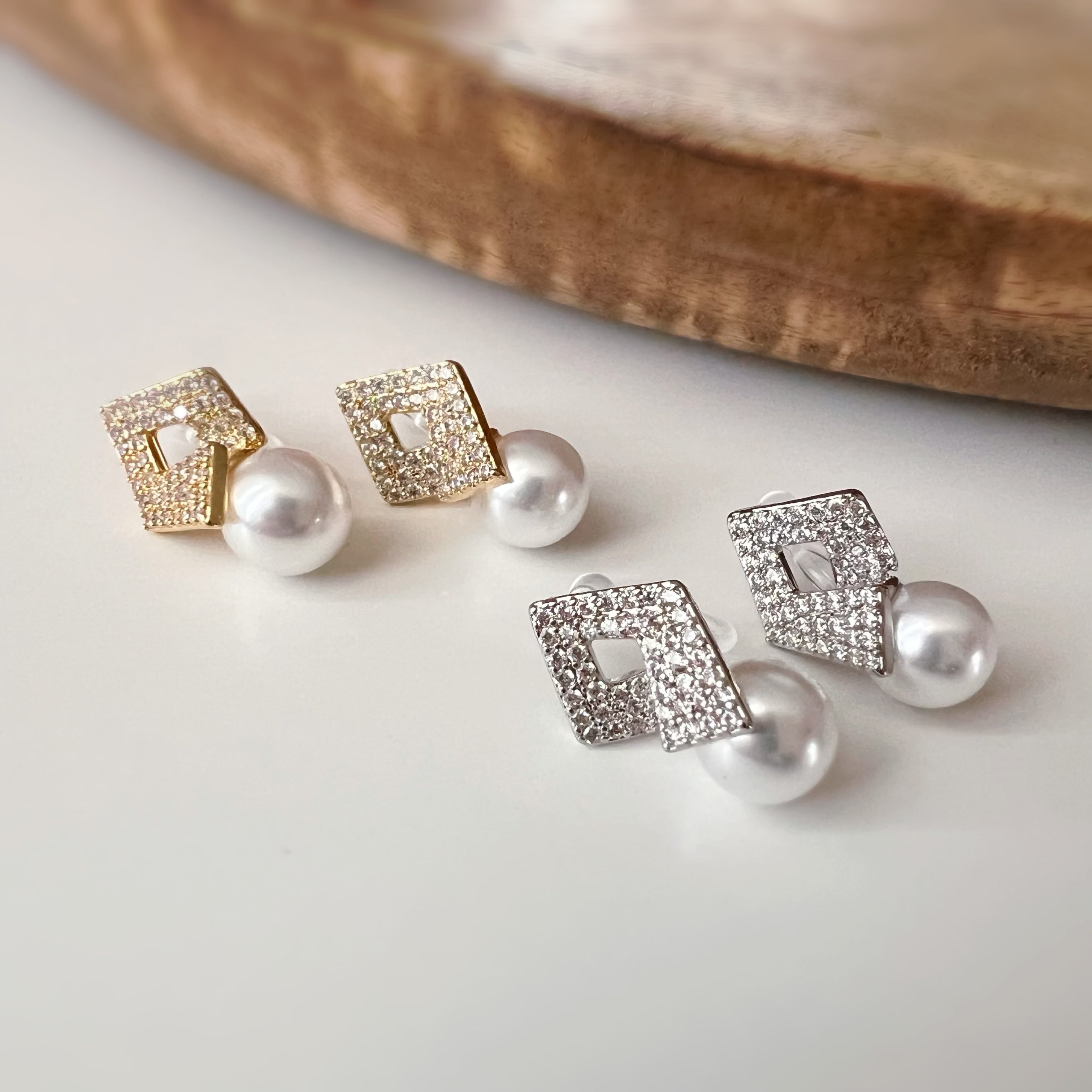 Clips d'oreilles Carré scintillant & perle élégante