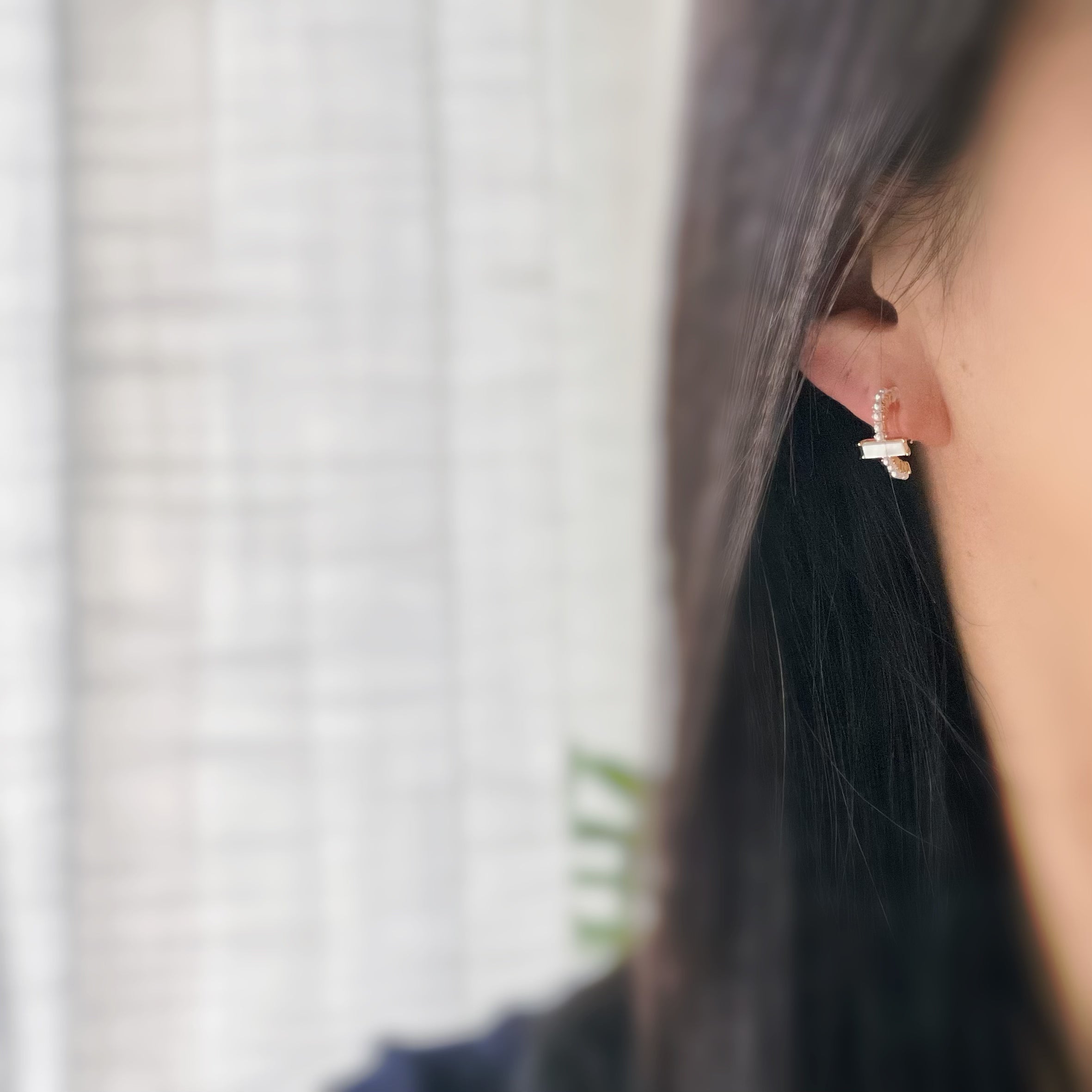 Clips d’oreilles mini perles et barre nacrée