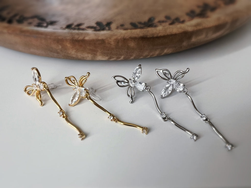 Clips d’oreilles papillon pendantes avec chaîne