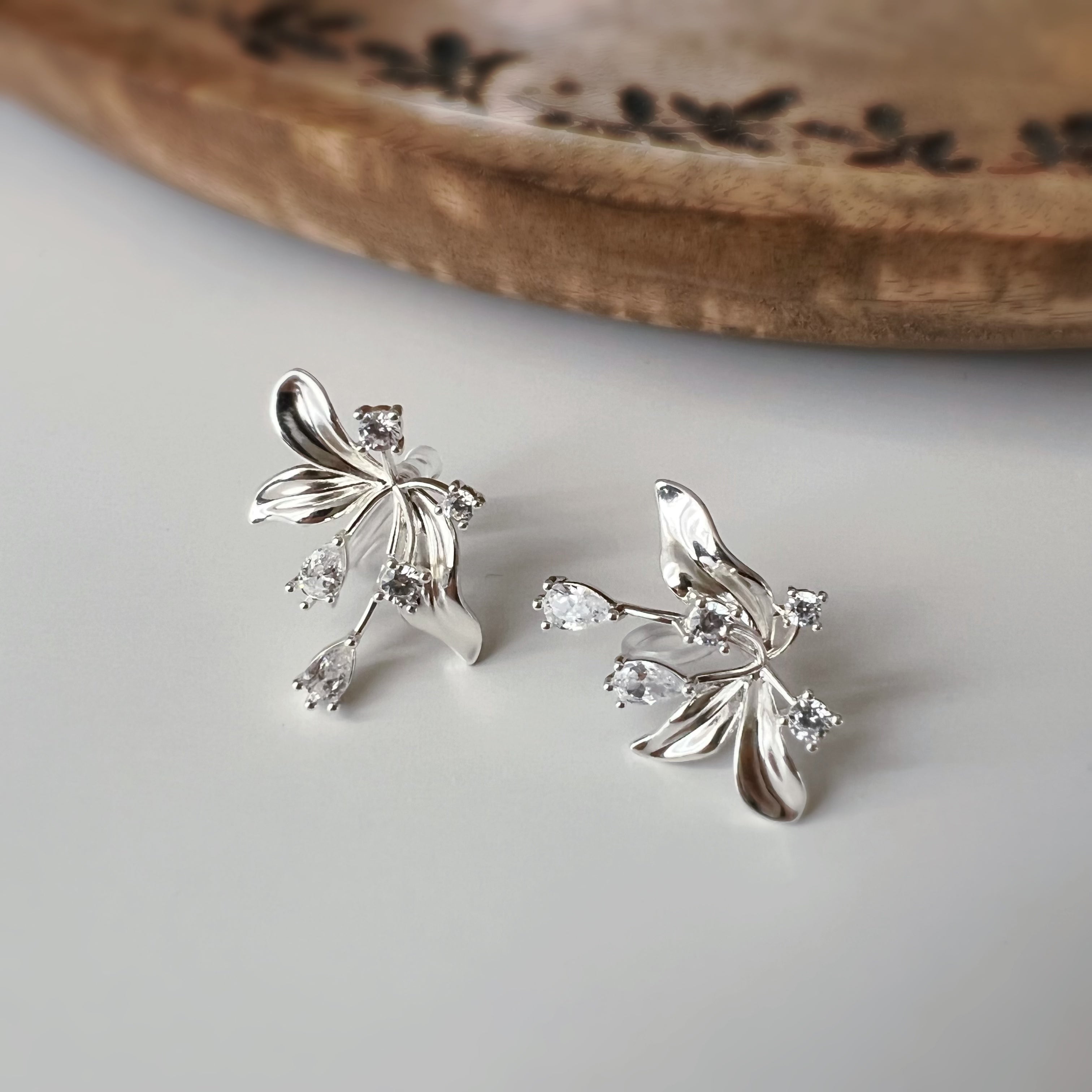 Clips d’oreilles fleur abstraite Style artistique