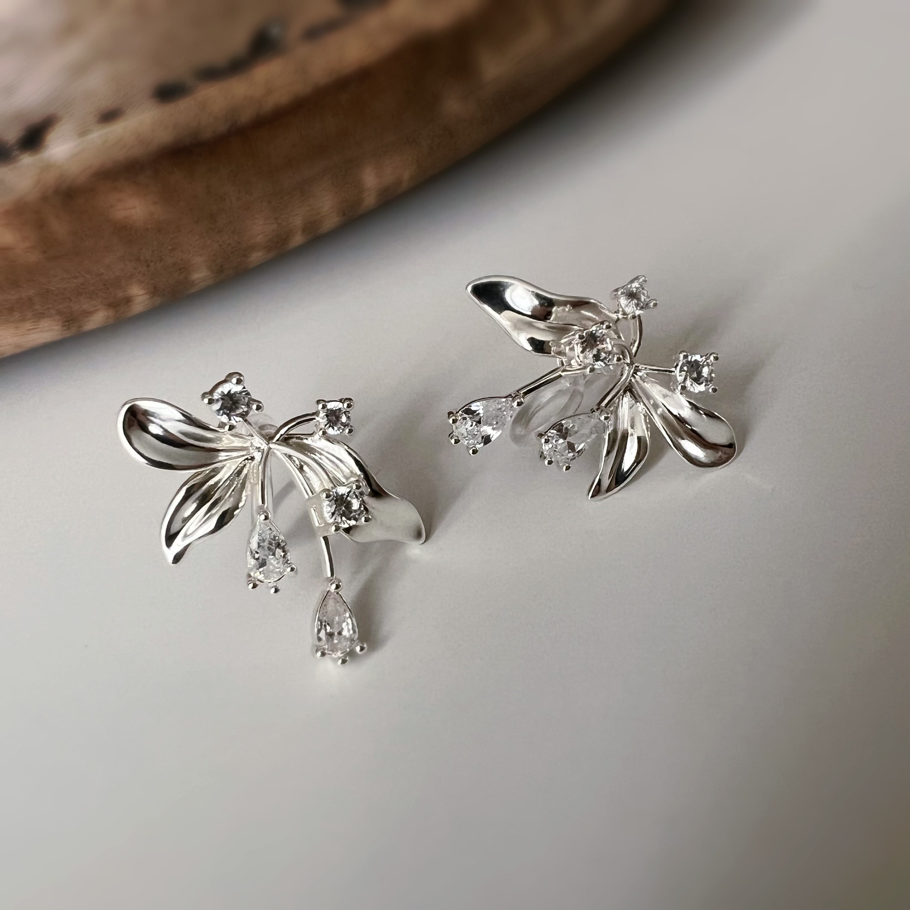 Clips d’oreilles fleur abstraite Style artistique