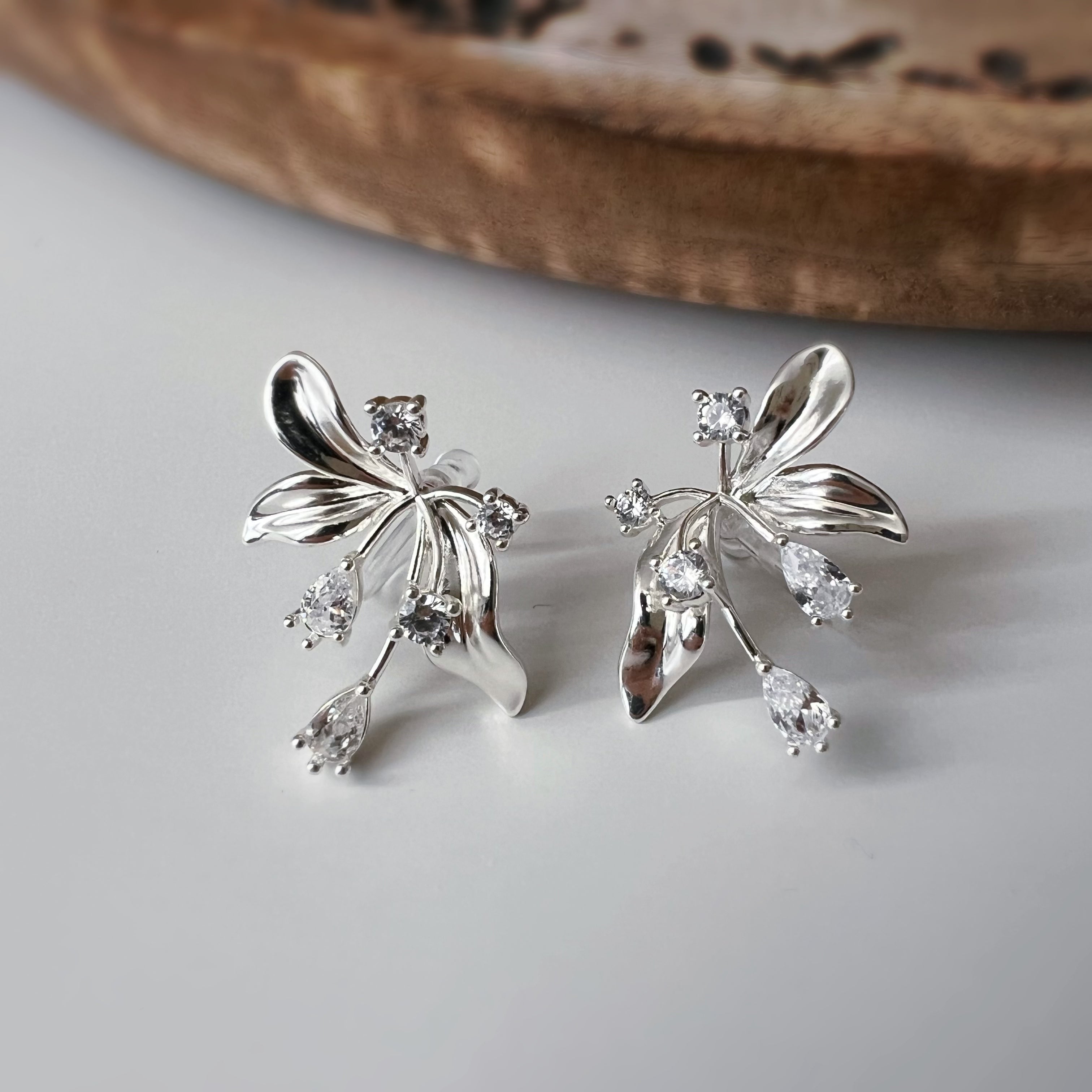 Clips d’oreilles fleur abstraite Style artistique