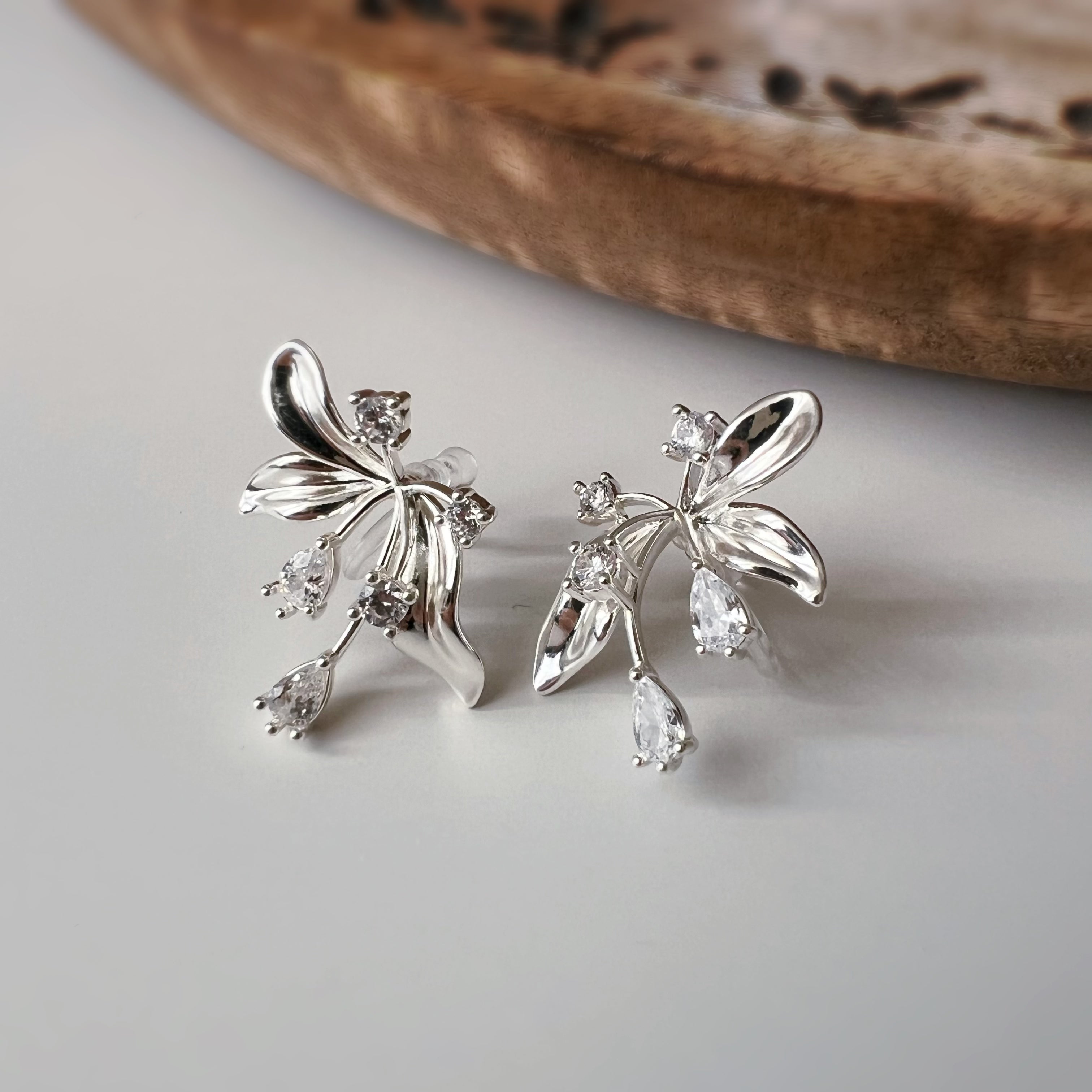 Clips d’oreilles fleur abstraite Style artistique