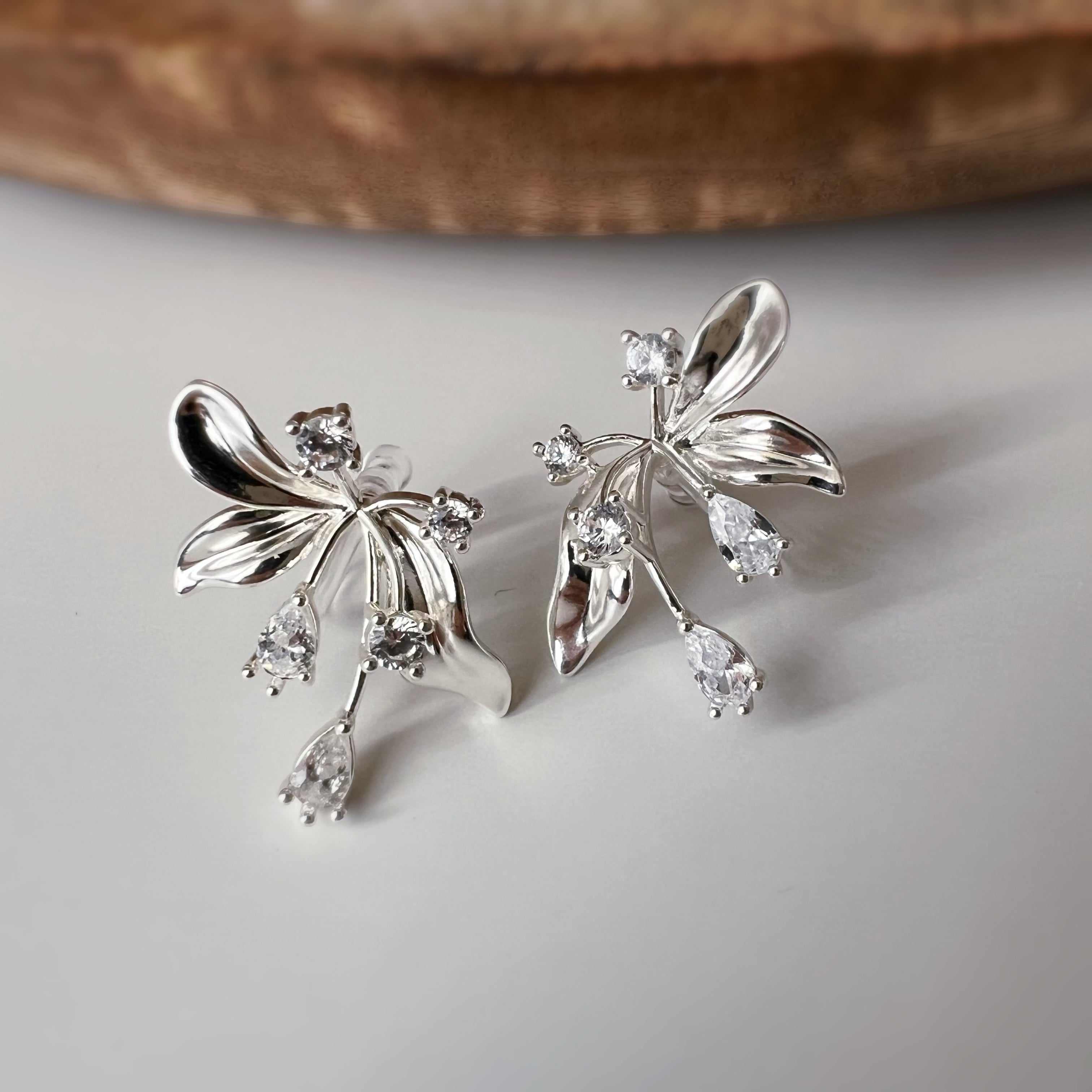 Clips d’oreilles fleur abstraite Style artistique