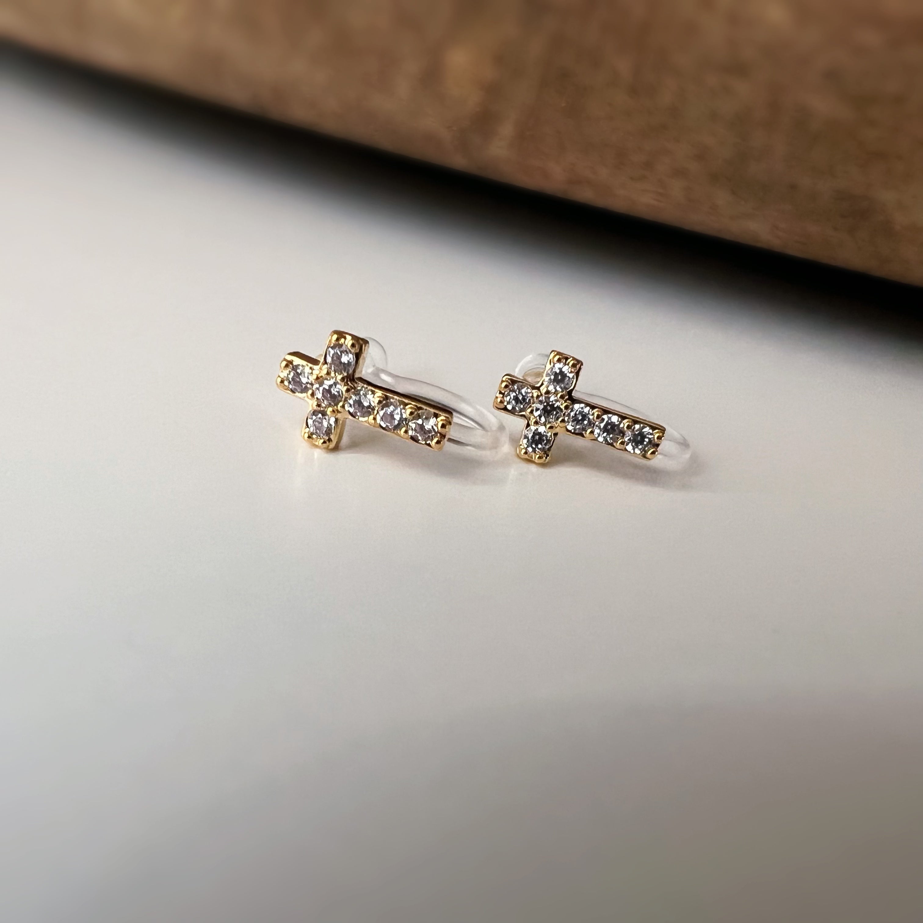 Clips d’oreilles croix avec zircons Style minimaliste