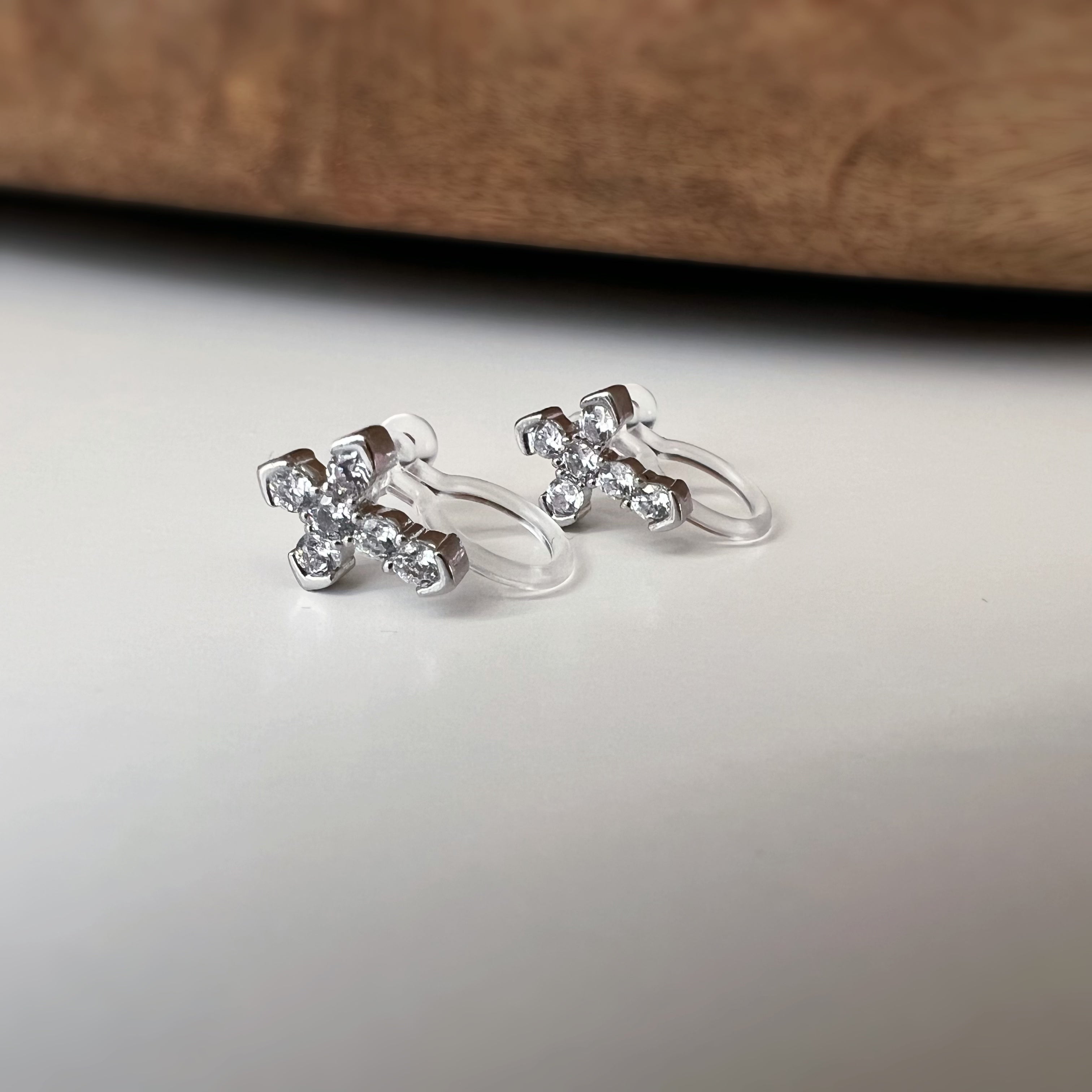 Clips d’oreilles croix strass, couleur or argent ou or rose