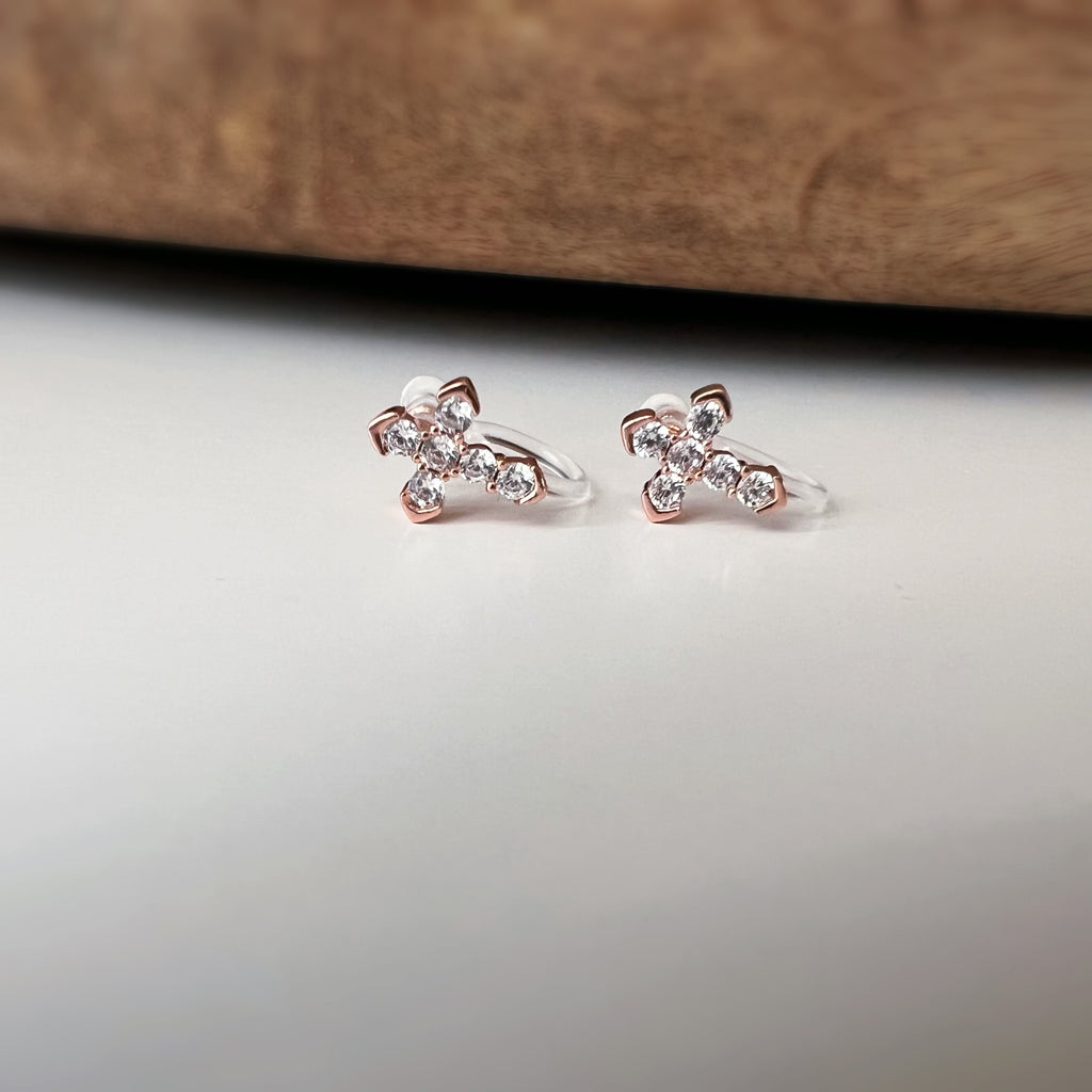 Clips d’oreilles croix strass, couleur or argent ou or rose