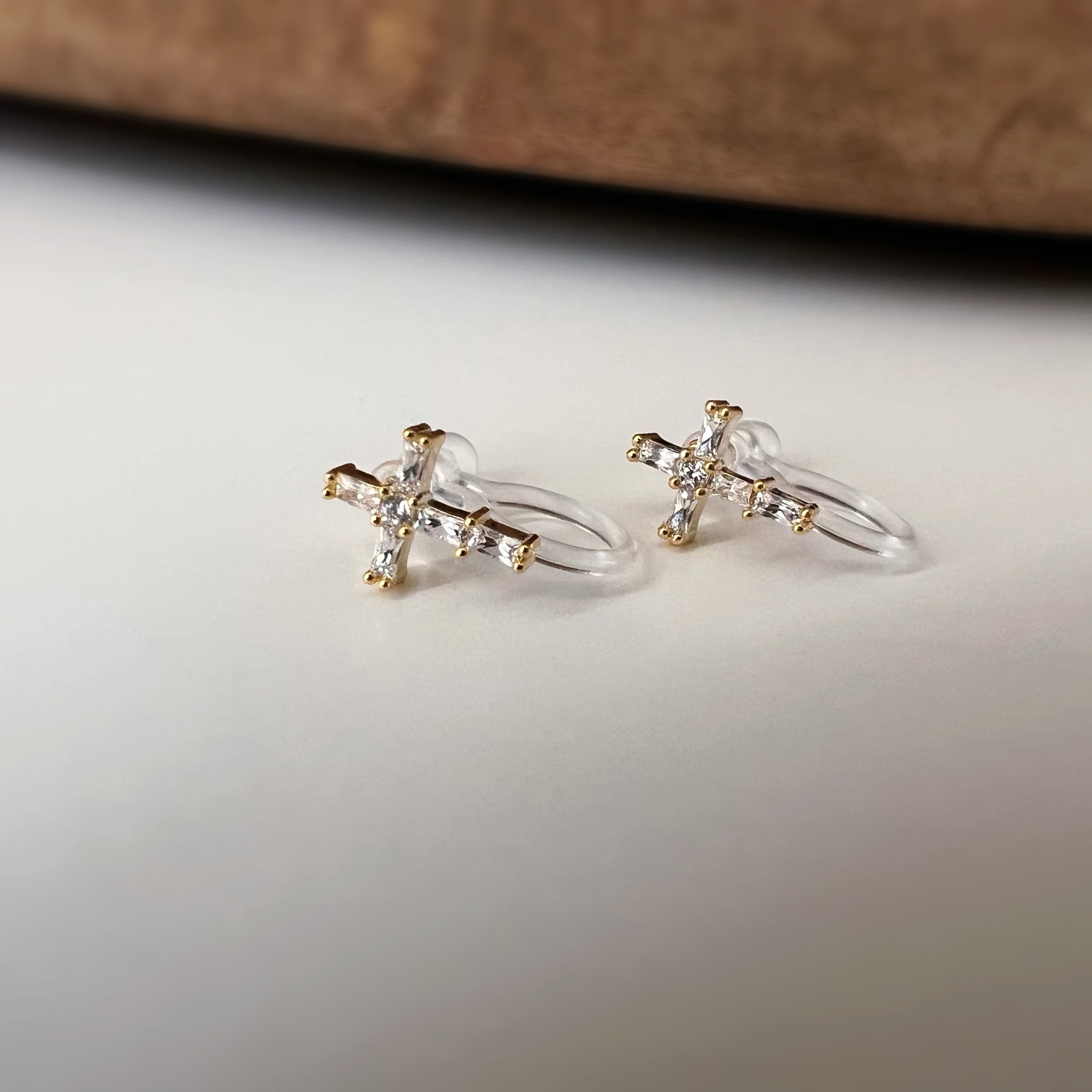 Clips d’oreilles sans perçage croix fine strass