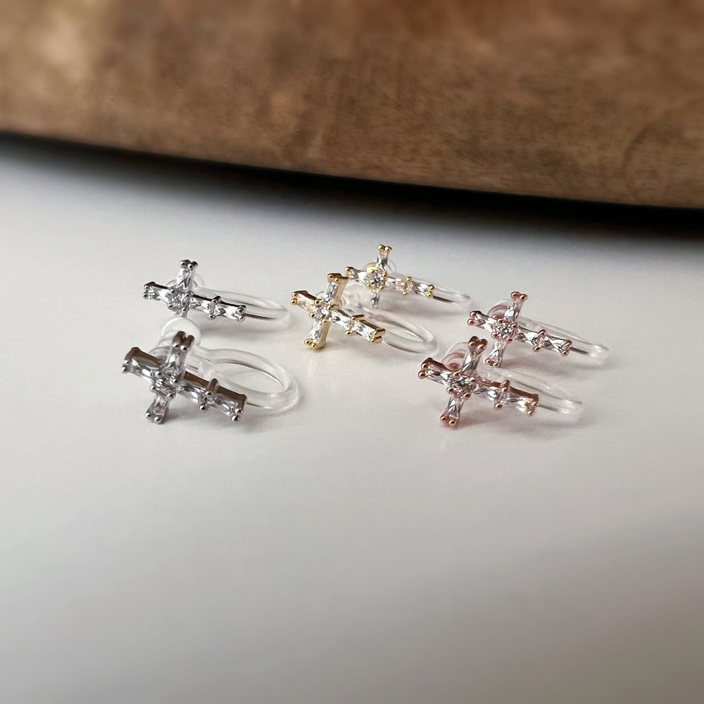 Clips d’oreilles sans perçage croix fine strass