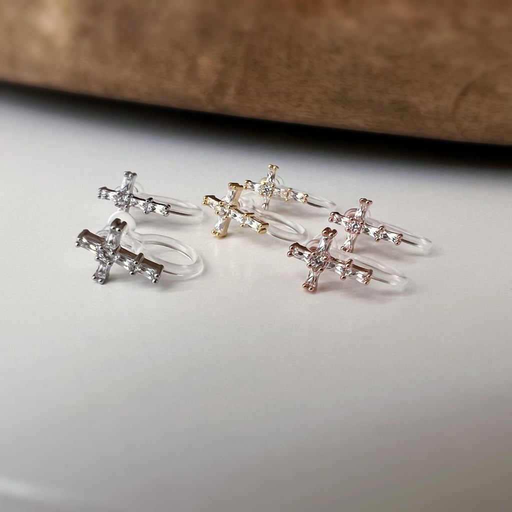 Clips d’oreilles sans perçage croix fine strass