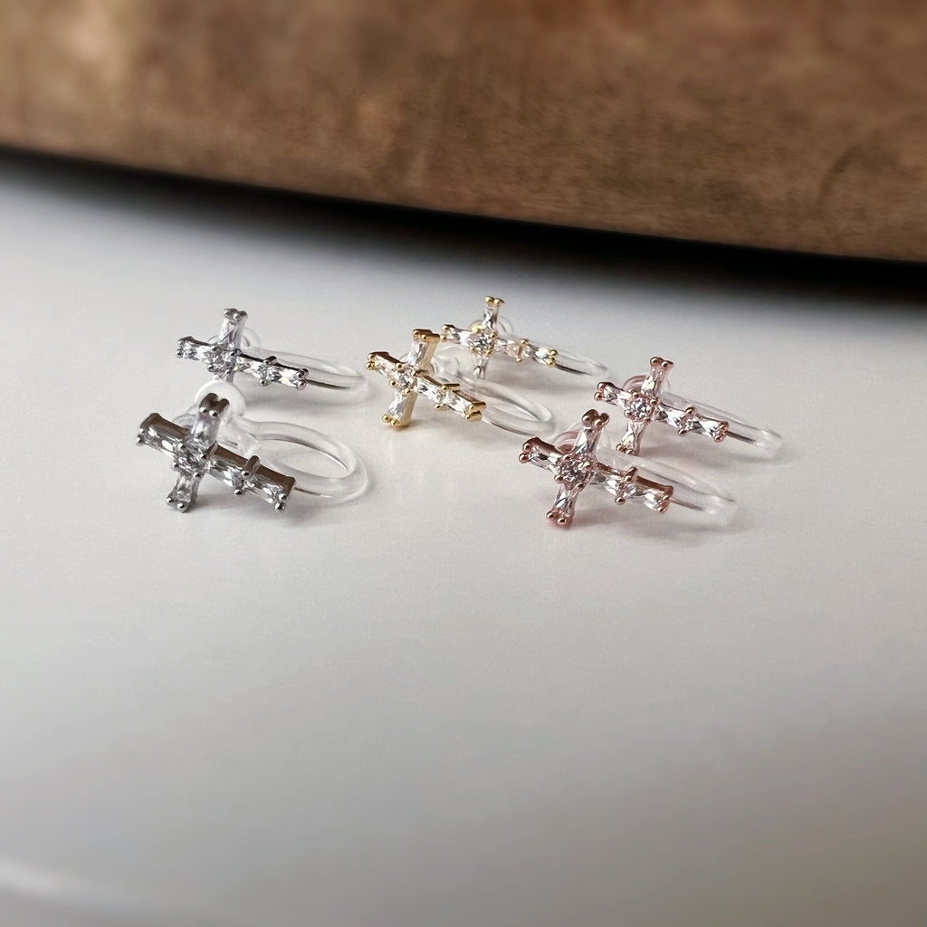 Clips d’oreilles sans perçage croix fine strass