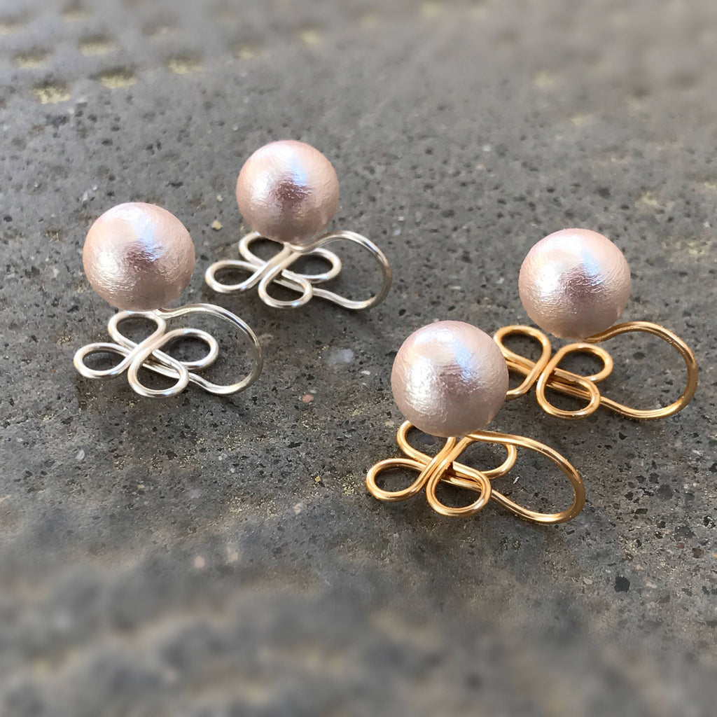 SANS DOULEUR Boucles d'oreilles CLIPS U en forme de trèfle à 4 feuilles, Perle de Coton japonaise plaqué d'argent ou d'or. Boucle Délicate