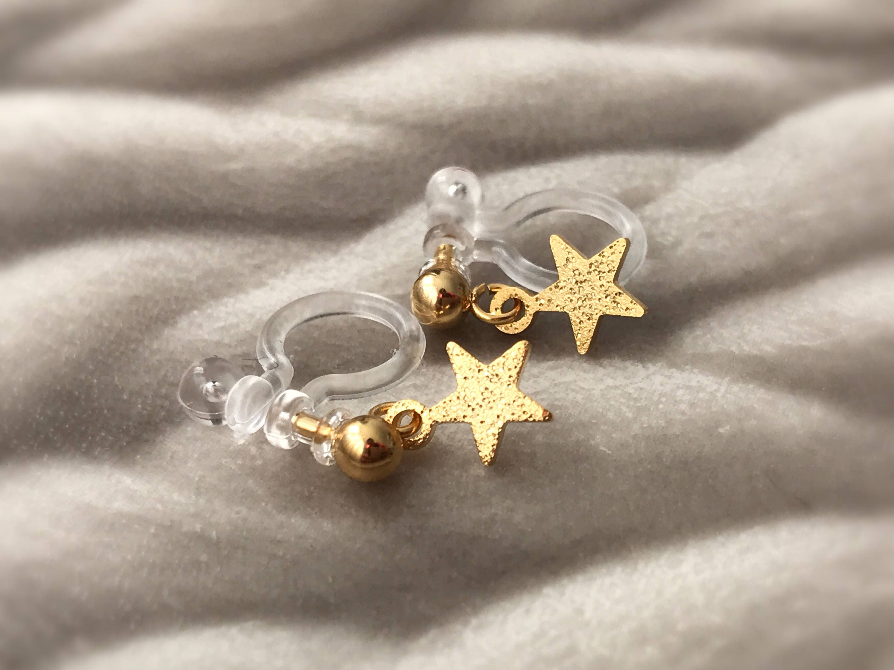 Invisible Clip on Earrings, little star K18 gold plate, everyday jewelry, very discreet earrings. Non Pierced Earrings