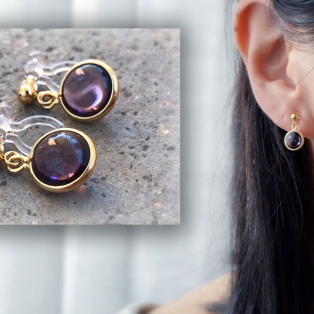 Boucles d'oreilles Clips INVISIBLES, perle couleur violet foncé. Bijoux Minimaliste. boucles d'oreille délicat pour oreilles non percées.