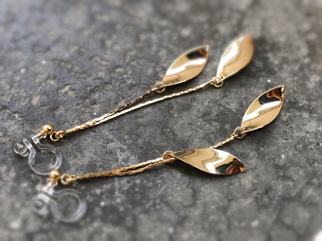 Longues Boucles d'oreilles CLIPS INVISIBLES pendantes tassel feuilles couleur doré, 18k plaqué d'or. Bijoux quotidien Cadeaux pour elle.