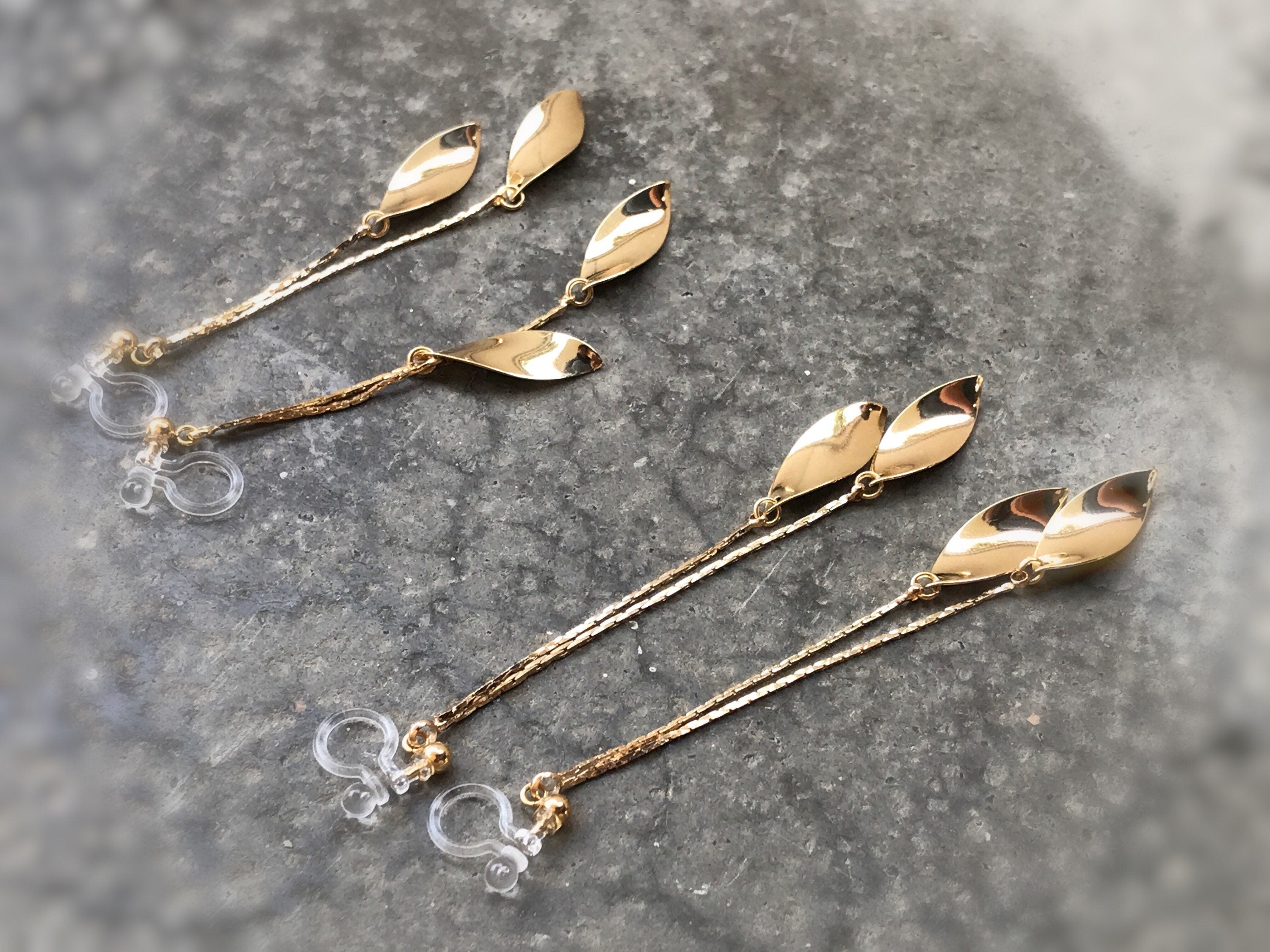 Longues Boucles d'oreilles CLIPS INVISIBLES pendantes tassel feuilles couleur doré, 18k plaqué d'or. Bijoux quotidien.
