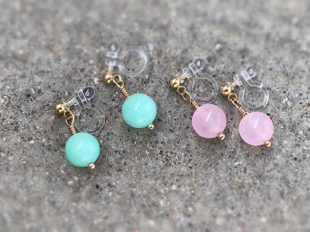 Boucles d'oreilles Clips INVISIBLES, Naturel Tianhe Pierre Calcédoine Vert. Clips d'oreilles. Bijoux quotidien, simple. Couleur doré.
