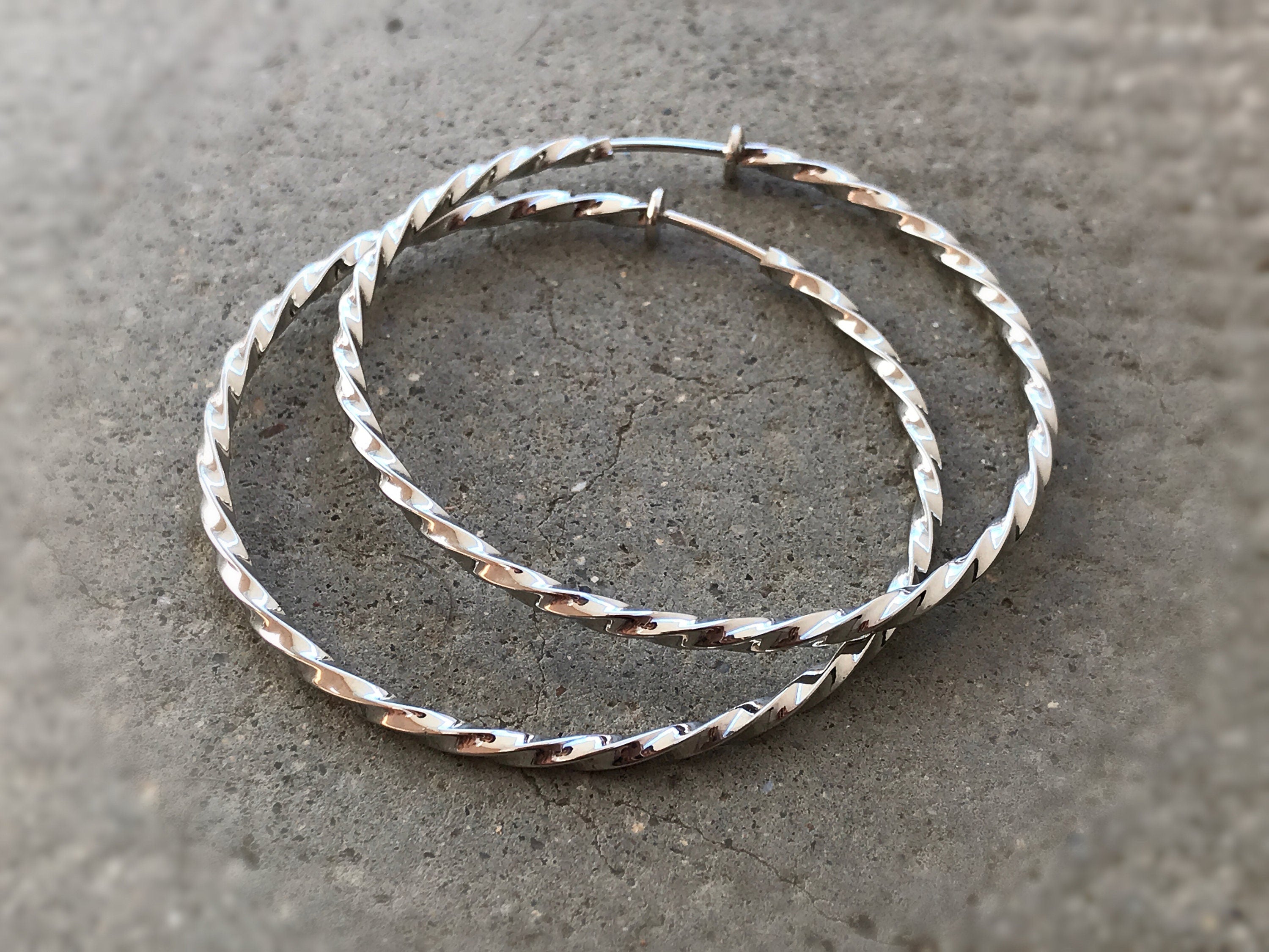 60mm Créoles Torsadés Anneaux Vrillés , fil carré, Boucles d'oreille CLIPS anneaux couleur argent / or, oreilles non percées, Anneaux 6cm