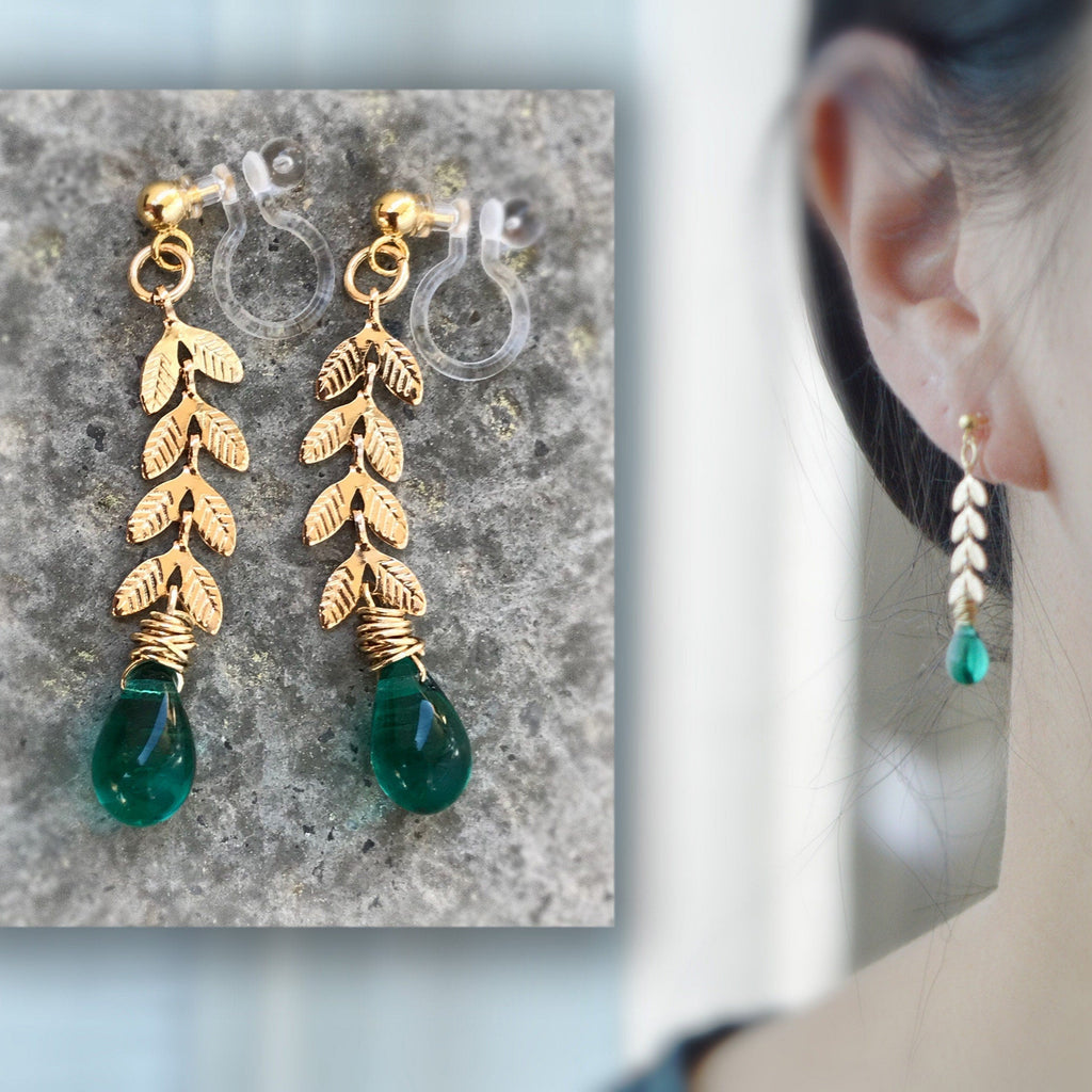 Boucles d'oreilles pendantes CLIPS INVISIBLES couleur doré, Chaîne feuilles, Perle goutte d'eau émeraude vert / Vert poan, bijoux quotidien.