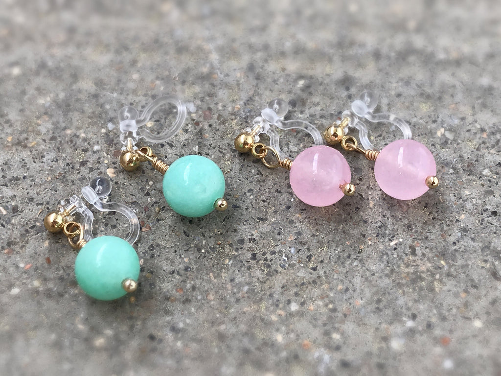 Boucles d'oreilles Clips INVISIBLES, Naturel Tianhe Pierre Calcédoine Vert. Clips d'oreilles. Bijoux quotidien, simple. Couleur doré.