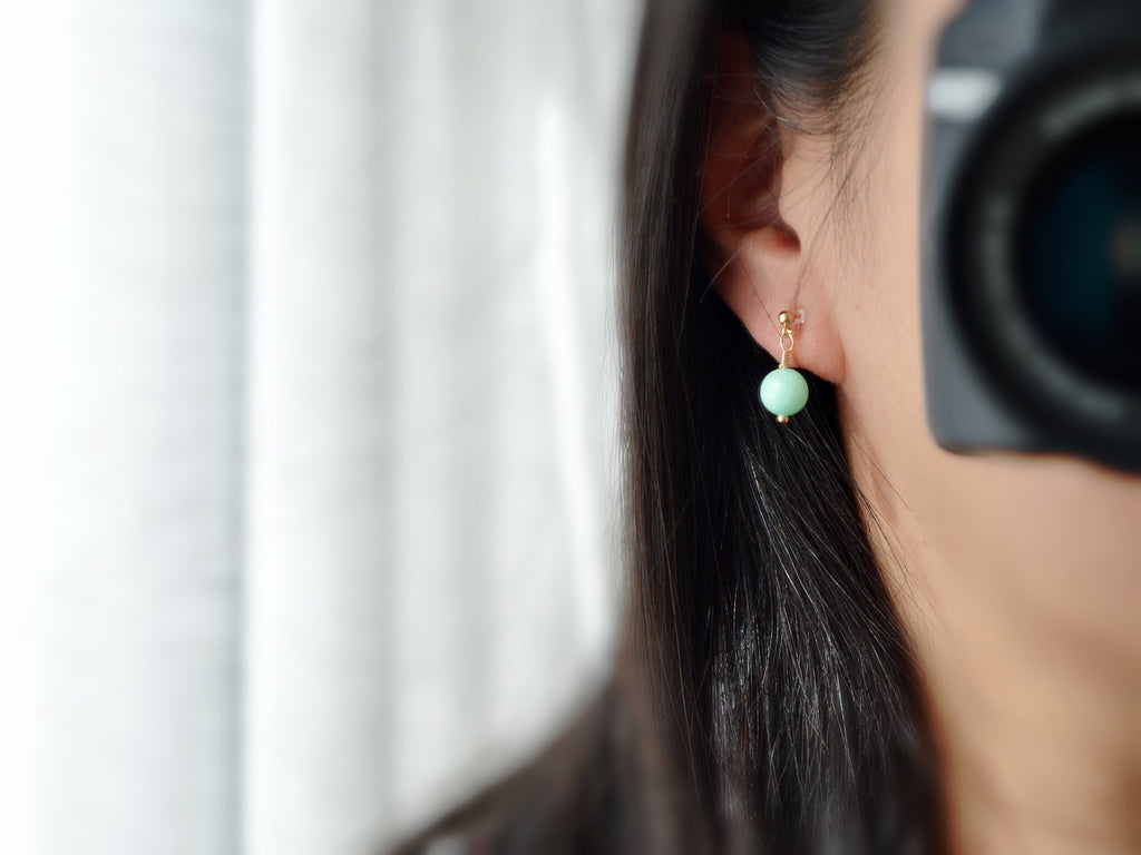 Boucles d'oreilles Clips INVISIBLES, Naturel Tianhe Pierre Calcédoine Vert. Clips d'oreilles. Bijoux quotidien, simple. Couleur doré.