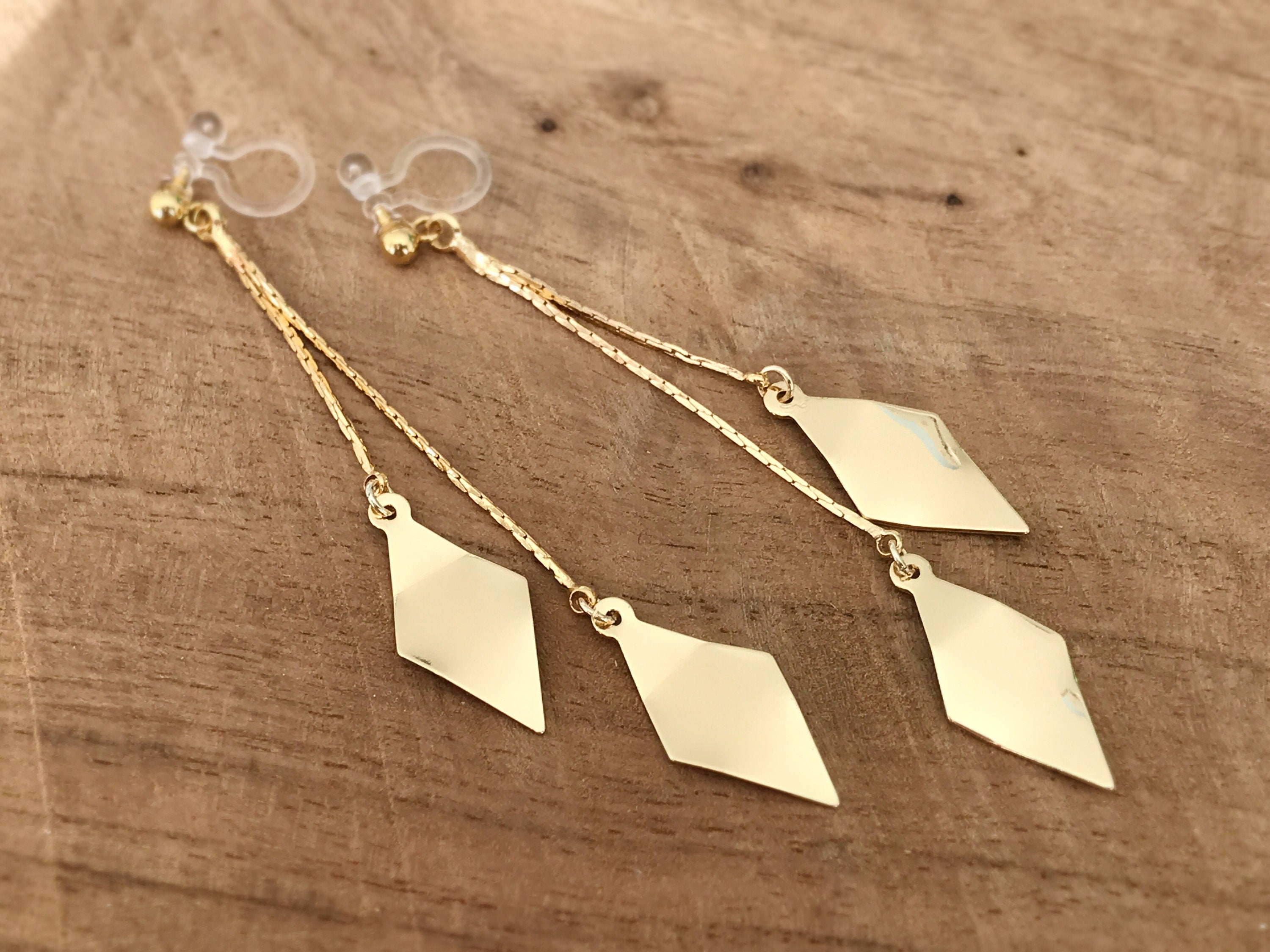 Longues Boucles d'oreilles CLIPS INVISIBLES pendantes tassel Double Losanges Torsadés couleur doré. Bijoux quotidien Cadeaux pour elle.