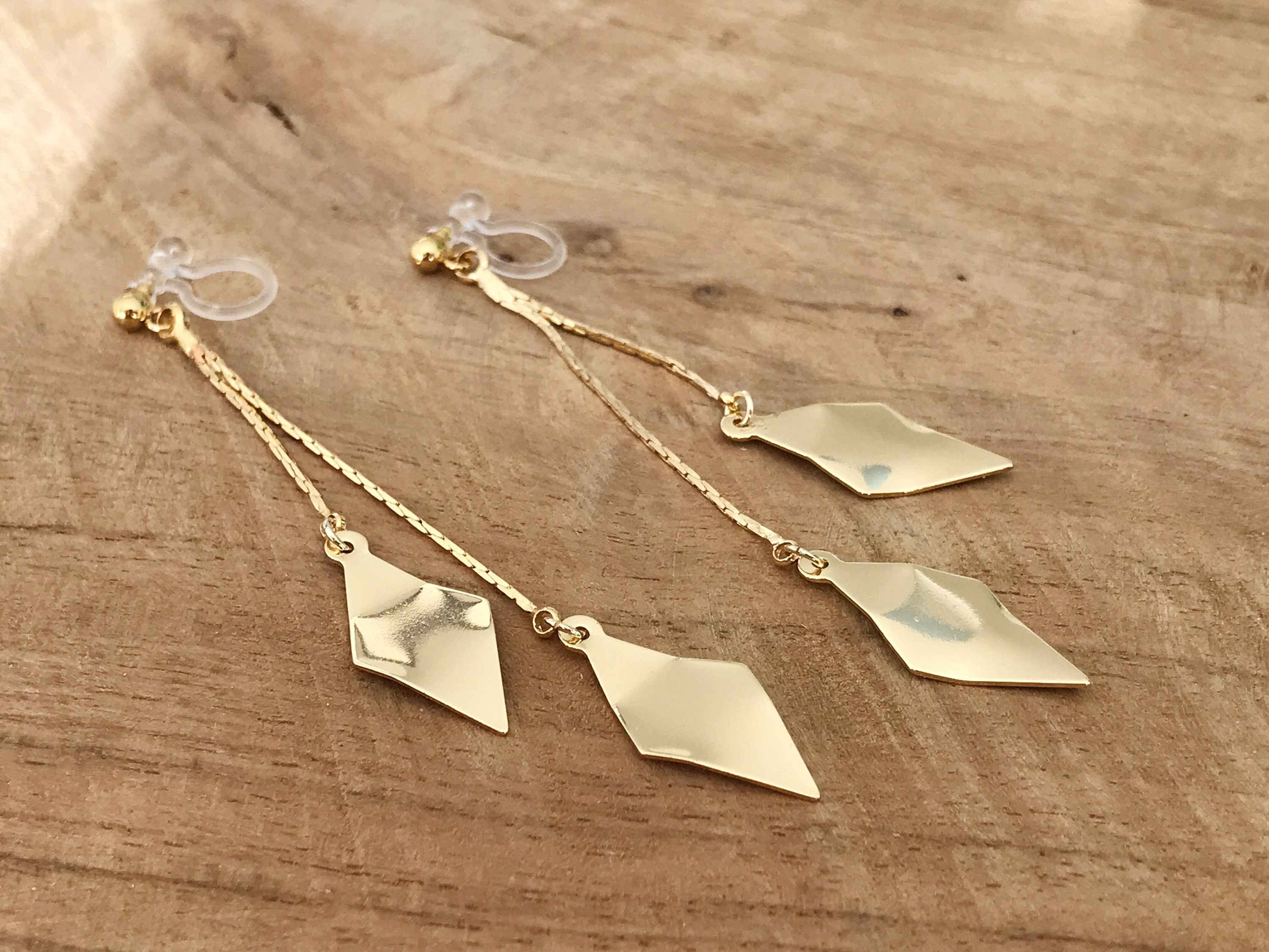 Longues Boucles d'oreilles CLIPS INVISIBLES pendantes tassel Double Losanges Torsadés couleur doré. Bijoux quotidien Cadeaux pour elle.