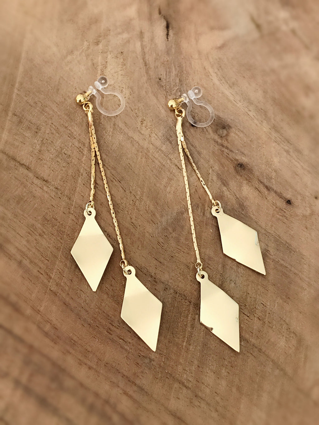 Longues Boucles d'oreilles CLIPS INVISIBLES pendantes tassel Double Losanges Torsadés couleur doré. Bijoux quotidien Cadeaux pour elle.