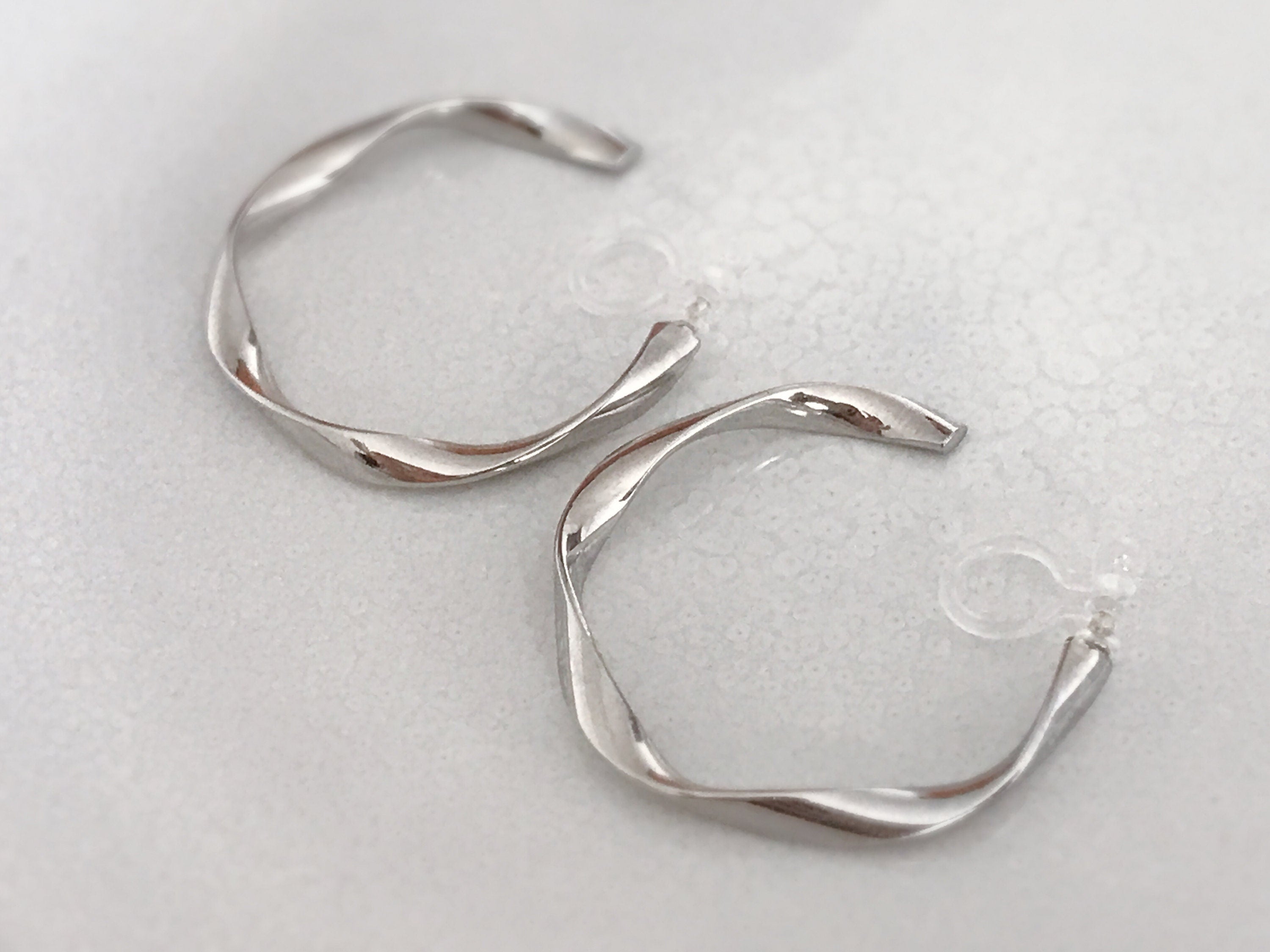 Anneaux Créoles Torsadé 30mm Clips Invisibles, CLIPS d'oreille Créoles Couleur Argent / Or. oreilles non percées, Anneaux Créoles 3cm.