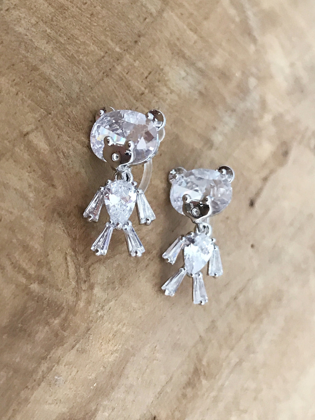 Sweet Clips d'oreilles INVISIBLES, Petit Ours Zircon cristal, trop mignon. Bijoux quotidien. Cadeau pour fille.