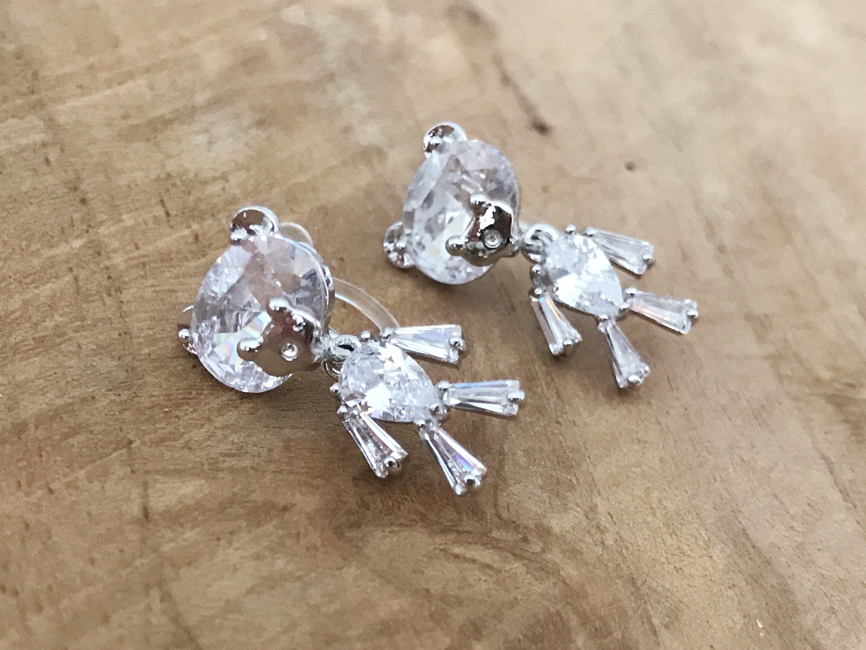 Sweet Clips d'oreilles INVISIBLES, Petit Ours Zircon cristal, trop mignon. Bijoux quotidien. Cadeau pour fille.