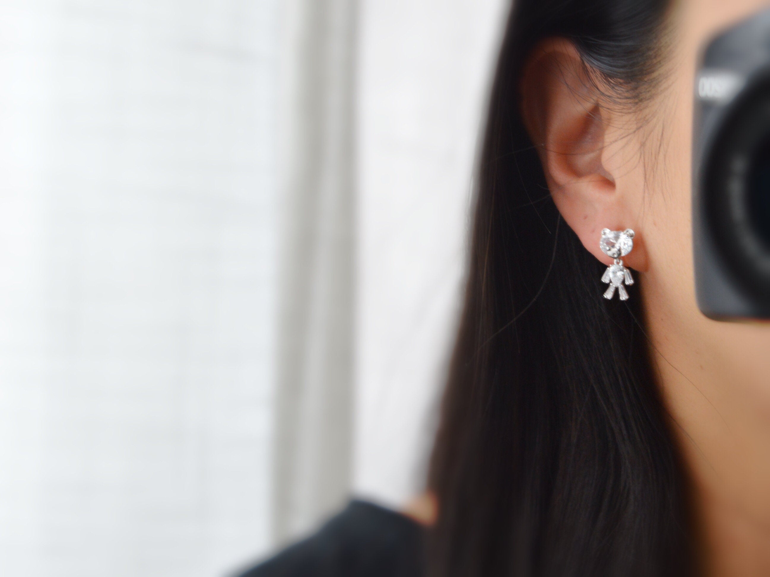 Sweet Clips d'oreilles INVISIBLES, Petit Ours Zircon cristal, trop mignon. Bijoux quotidien. Cadeau pour fille.
