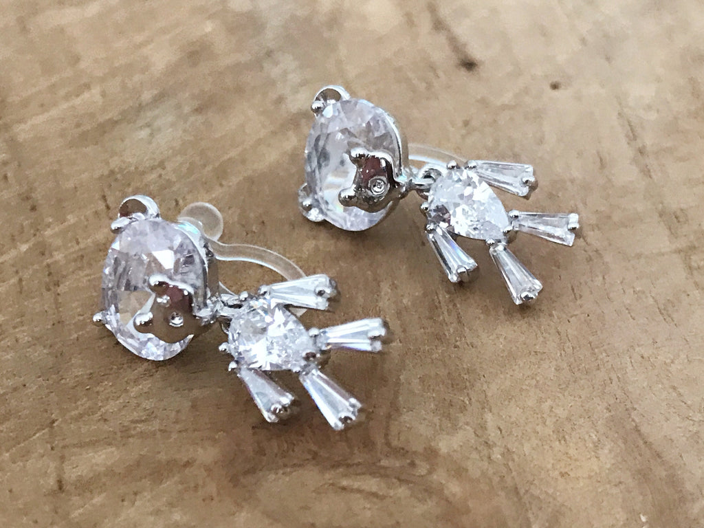 Sweet Clips d'oreilles INVISIBLES, Petit Ours Zircon cristal, trop mignon. Bijoux quotidien. Cadeau pour fille.