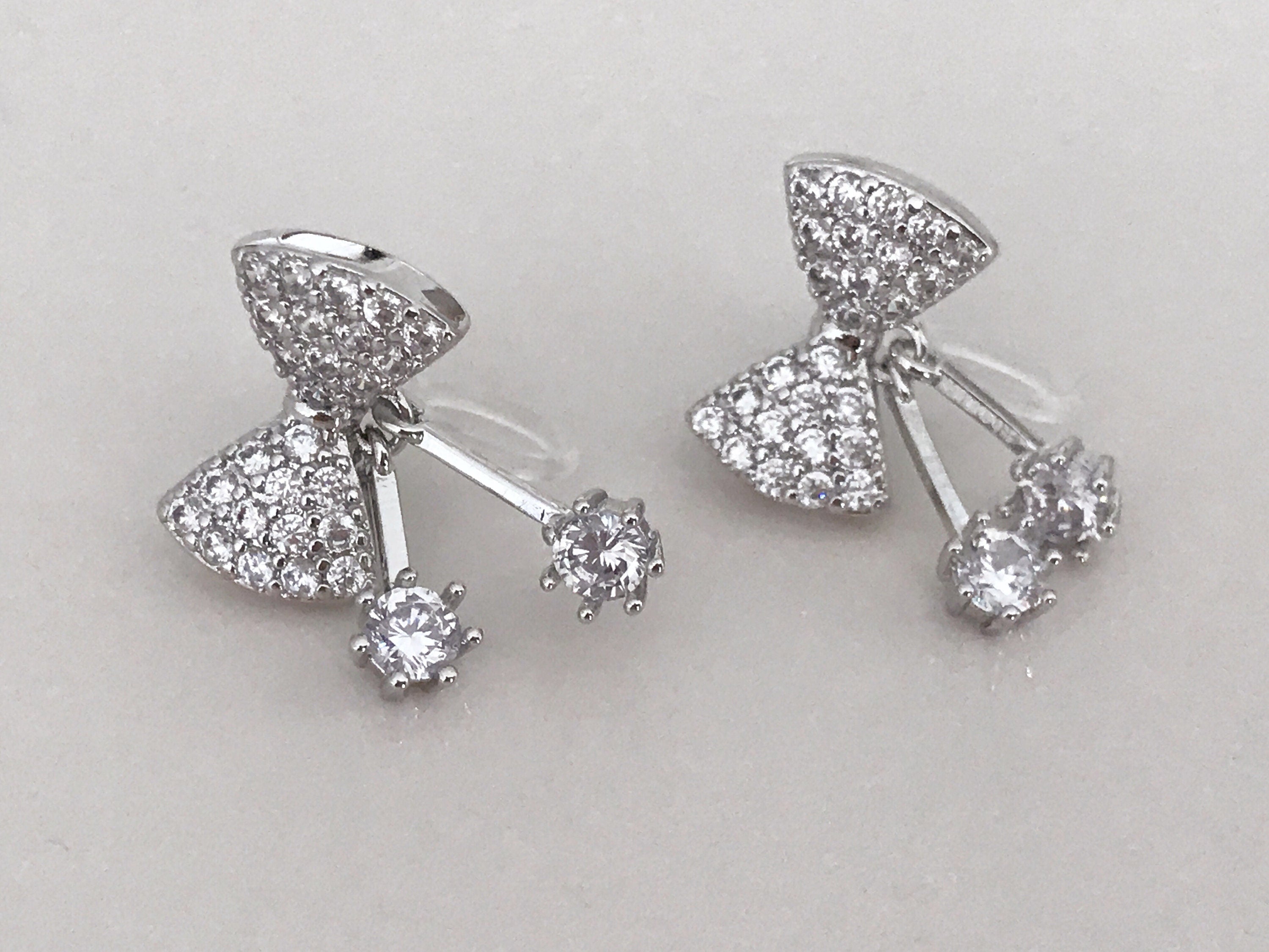 Boucles d'oreilles CLIPS invisible Noeud de papillon couleur Argent avec Zircon, Clips d'oreilles délicat.