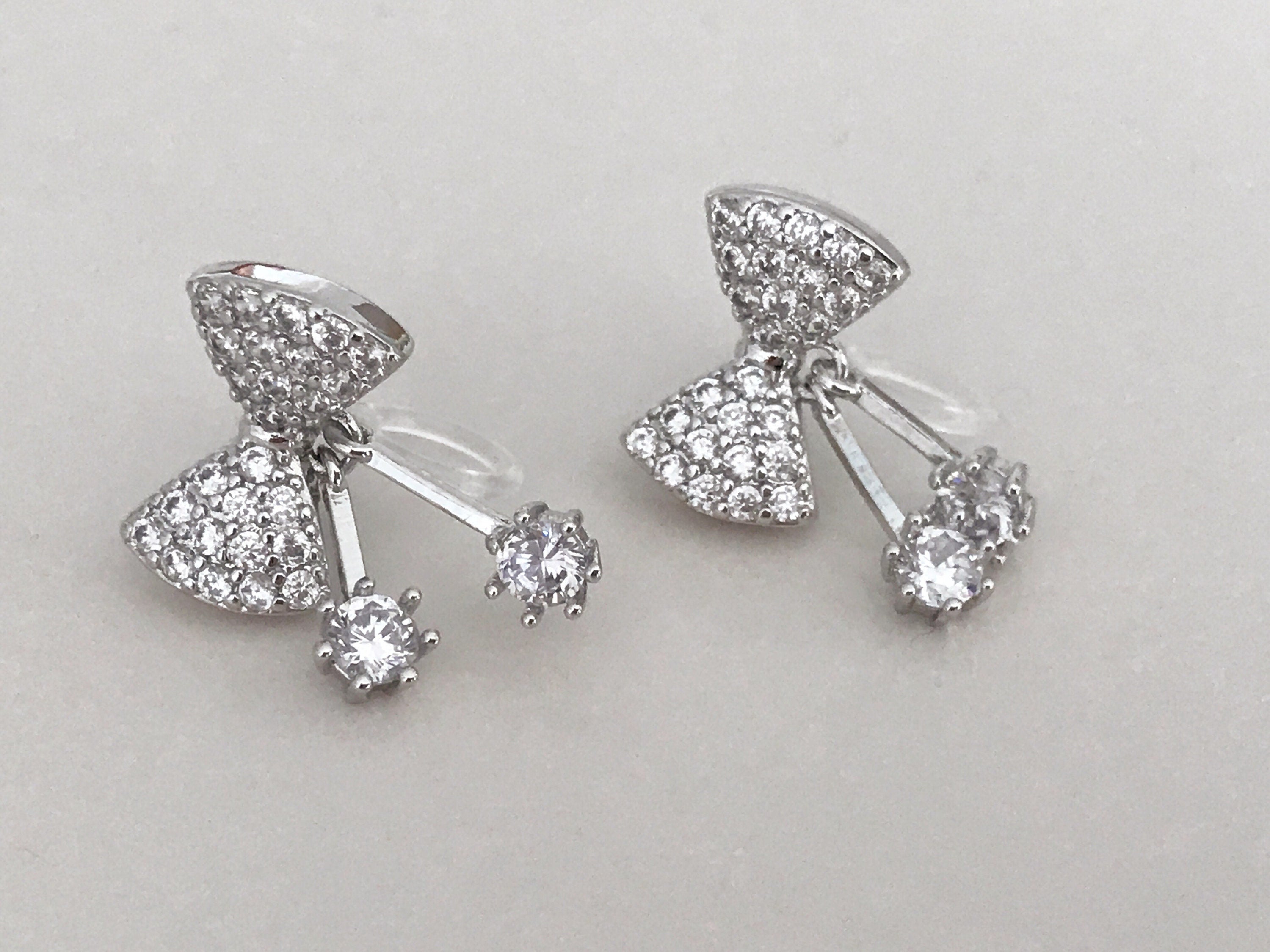 Boucles d'oreilles CLIPS invisible Noeud de papillon couleur Argent avec Zircon, Clips d'oreilles délicat.