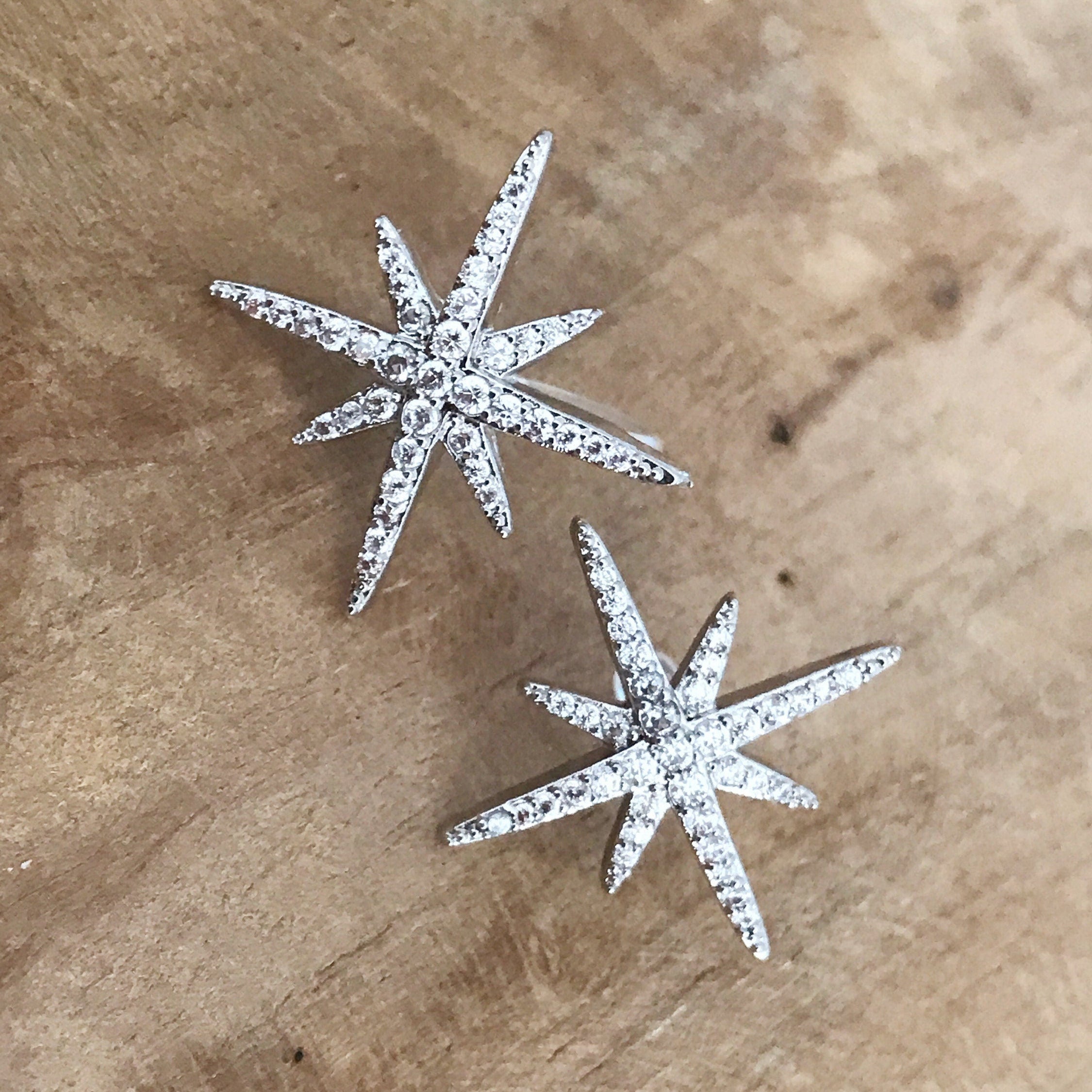 Boucles d'oreilles Clips INVISIBLES, Étoile Zircon Couleur Argenté. Clips d'oreilles.