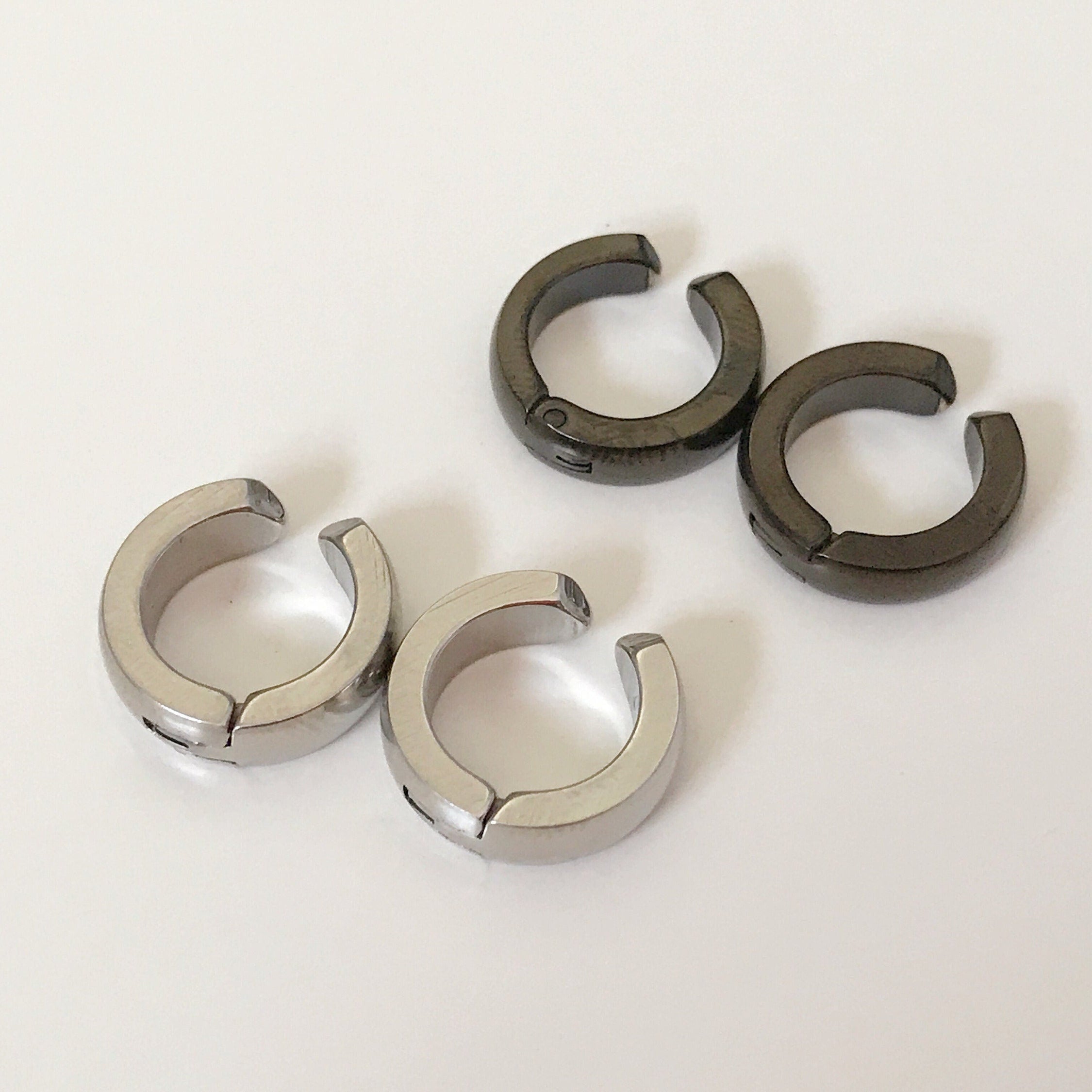 Boucles d'oreille CLIPS Pince Anneaux couleur Argent, Noir, Or, Bleu pour oreilles non percées. Bijoux quotidien