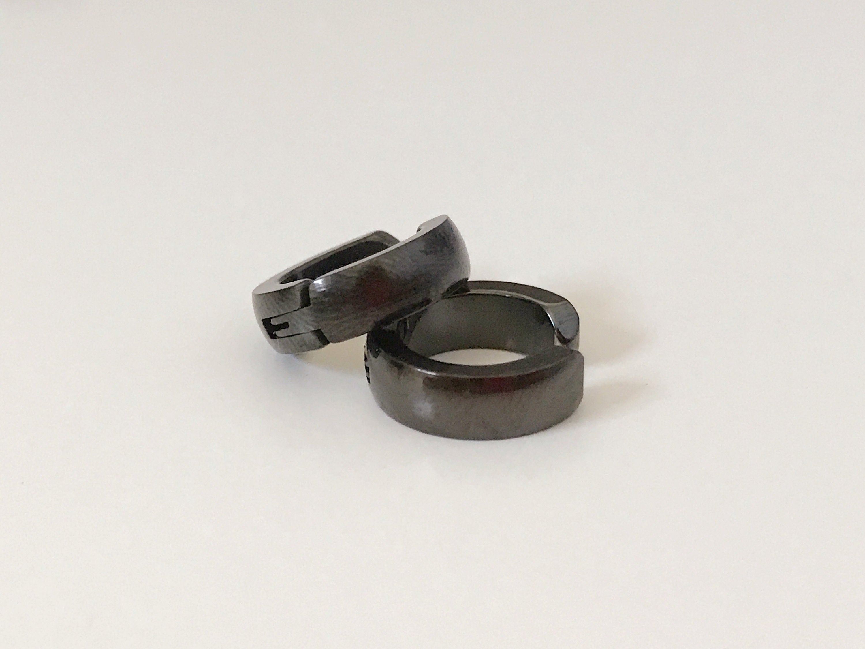 Boucles d'oreille CLIPS Pince Anneaux couleur Argent, Noir, Or, Bleu pour oreilles non percées. Bijoux quotidien