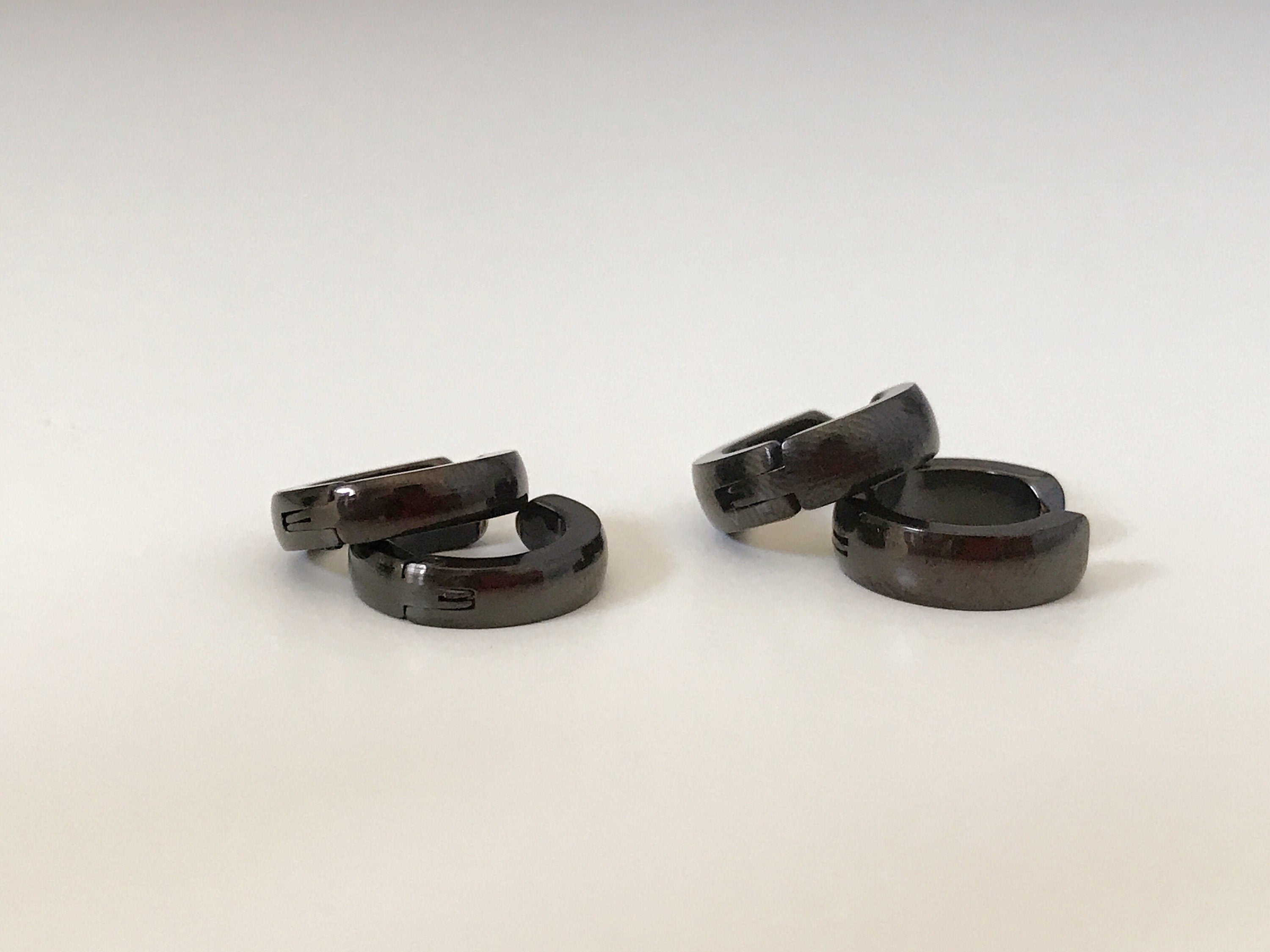 Boucles d'oreille CLIPS Pince Anneaux couleur Argent, Noir, Or, Bleu pour oreilles non percées. Bijoux quotidien