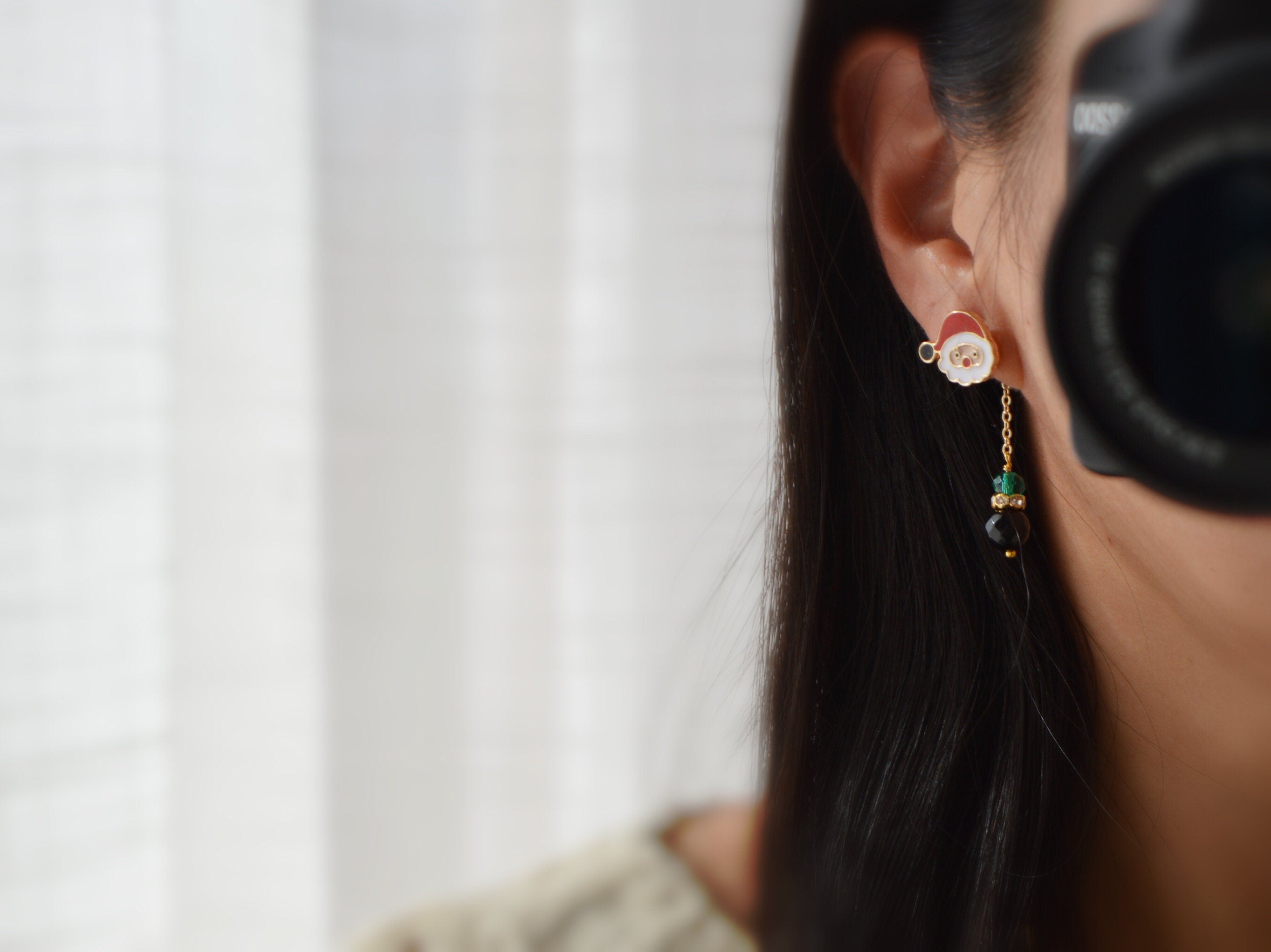 Père Noël . Clips Invisible Recto-Verso, Perle agate noir Perle verre vert facette. Cadeaux Noël Prêt à offrir