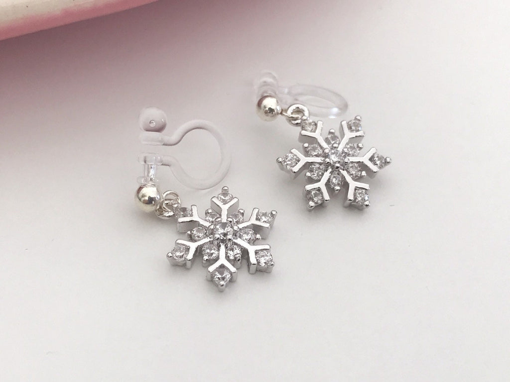 Flocon de Neige. Clips invisible laiton plaqué d'or, Zircon. Bijoux Délicates. Cadeaux Noël Prêt à offrir