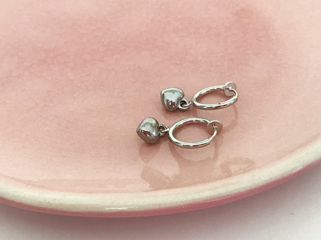 Boucles d'oreilles CLIPS anneaux en métal argenté, Clips d'oreilles Mini coeur argenté Bijoux quotidien