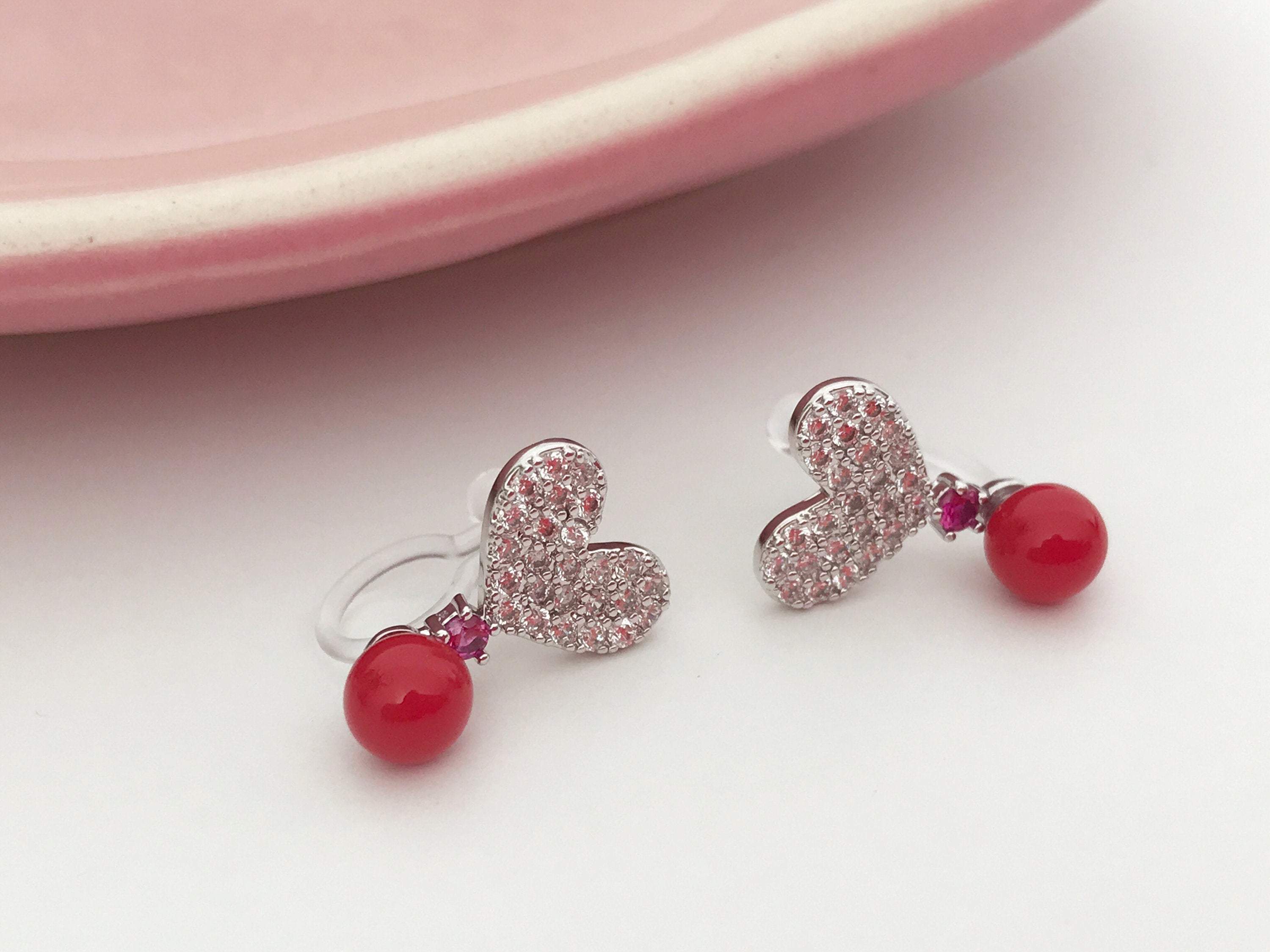 Clips d'oreilles Petit Coeur argenté mini zircon blanc et Rose, Petite Perle rouge. Bijoux quotidien. Boucles d'oreilles Clips INVISIBLES