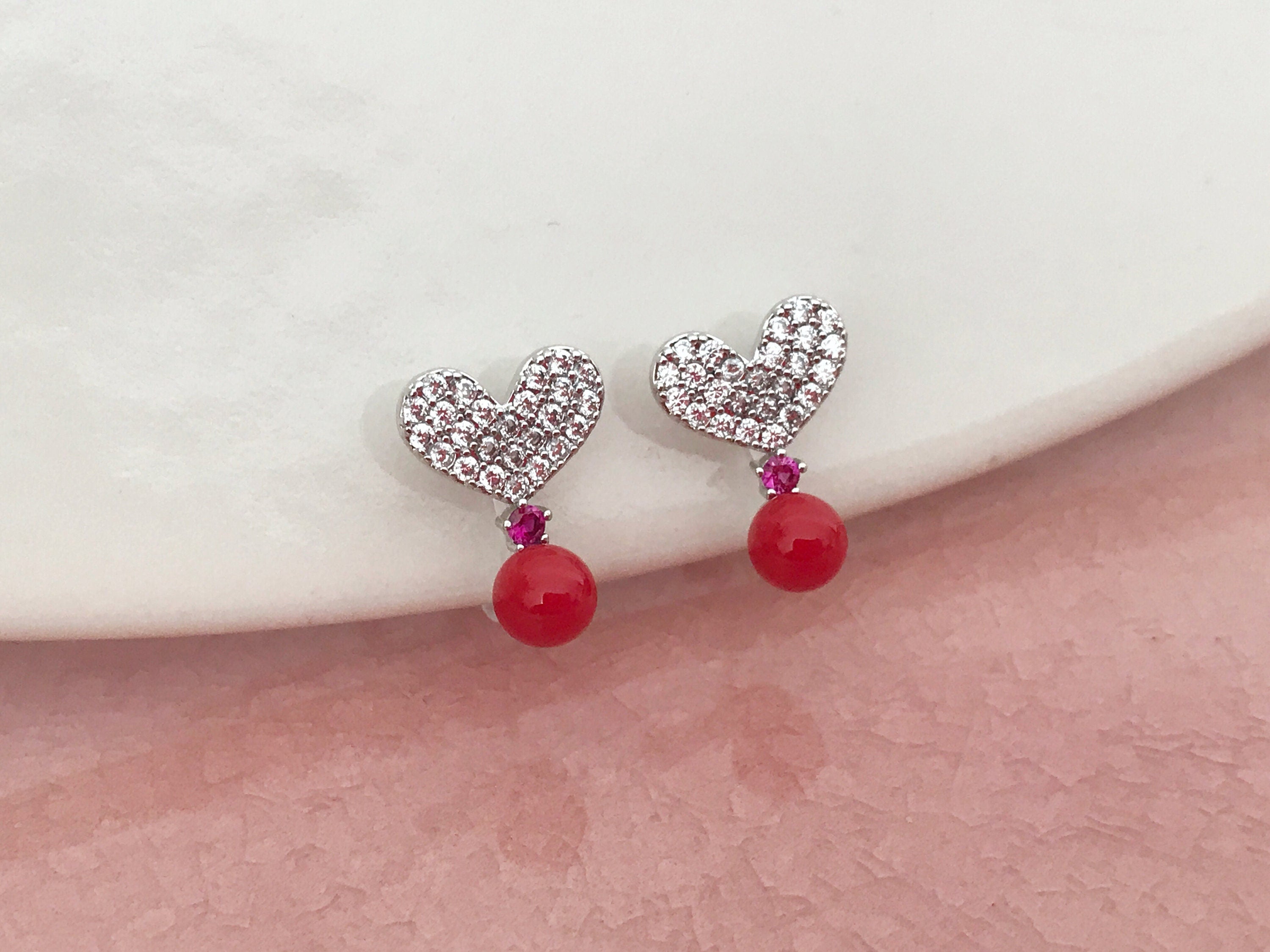 Clips d'oreilles Petit Coeur argenté mini zircon blanc et Rose, Petite Perle rouge. Bijoux quotidien. Boucles d'oreilles Clips INVISIBLES