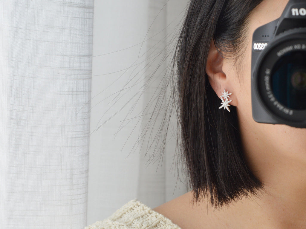 Boucles d'oreilles Clips INVISIBLES, Étoile Double Zircon Couleur Argenté. Clips d'oreilles.