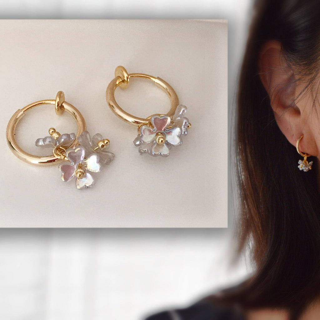Clips d'oreille 2-EN-1 CLIPS anneaux doré. Mini perles fleur gris, très mignon Bijoux quotidien Anneaux 1.3cm