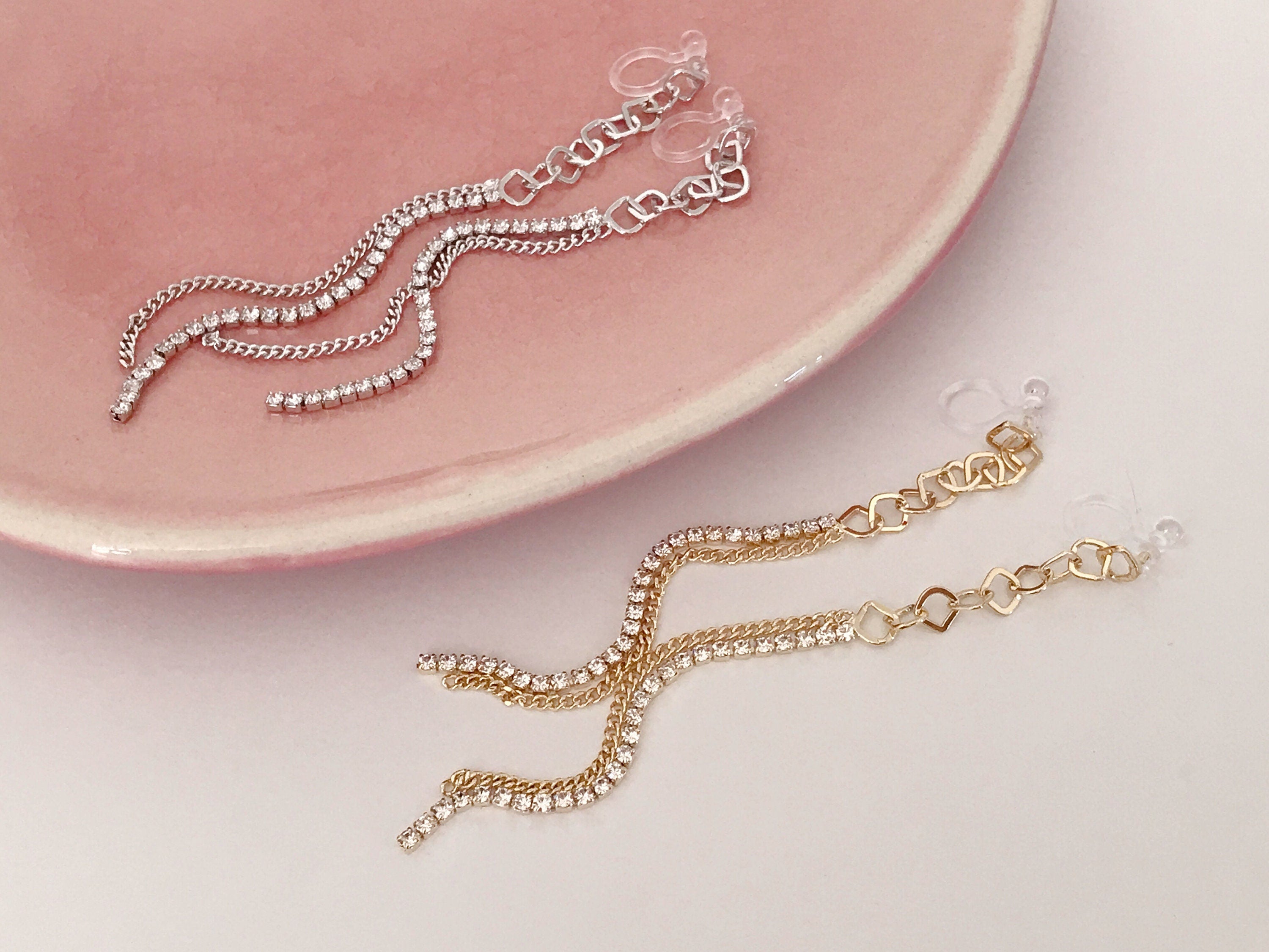 Longues Boucles d'oreilles Clips INVISIBLES, Chaine losange, Strass, Clips d'oreilles longue Chaîne Doré / Argenté.